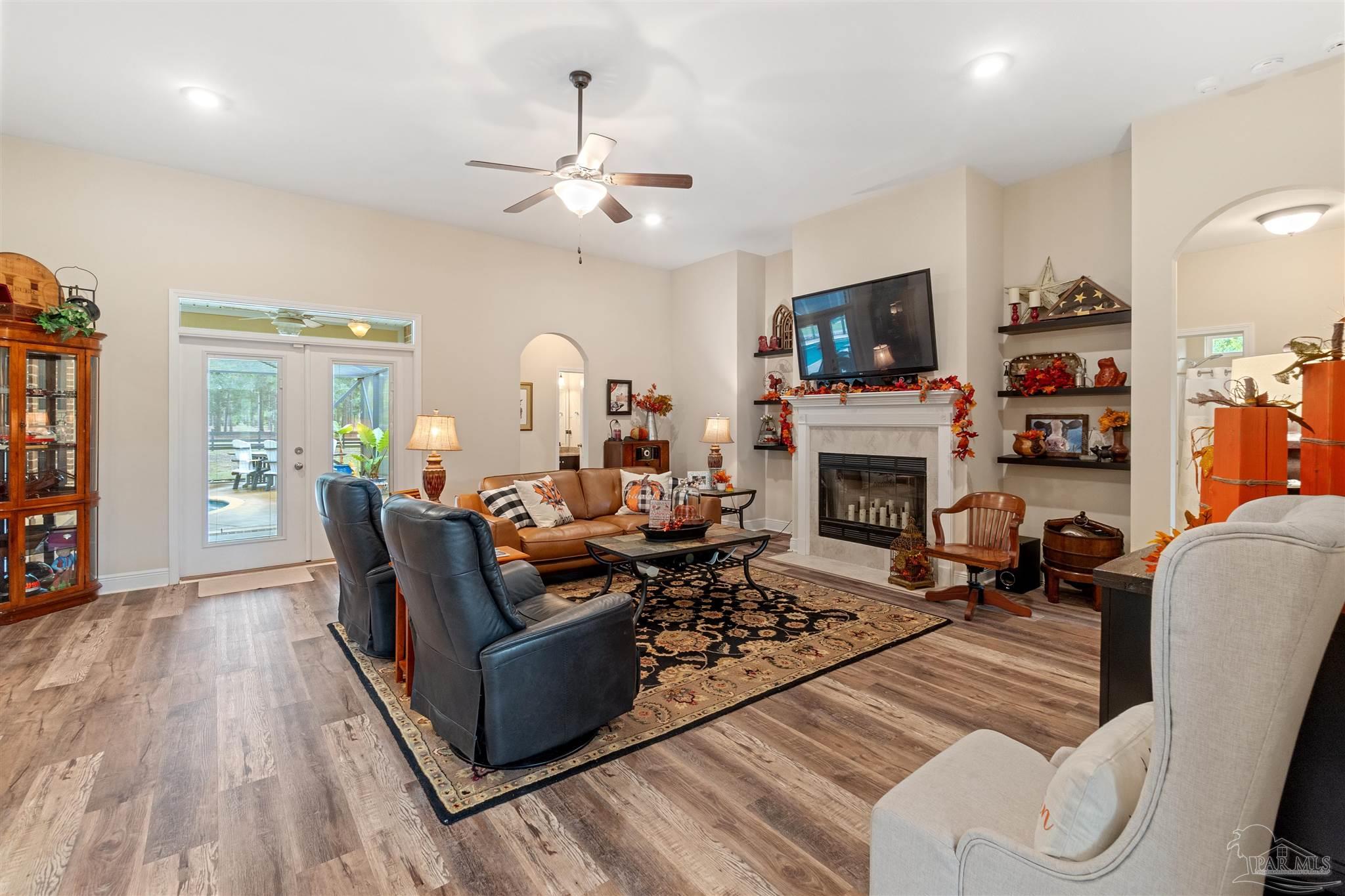 6994 Foxboro Cir