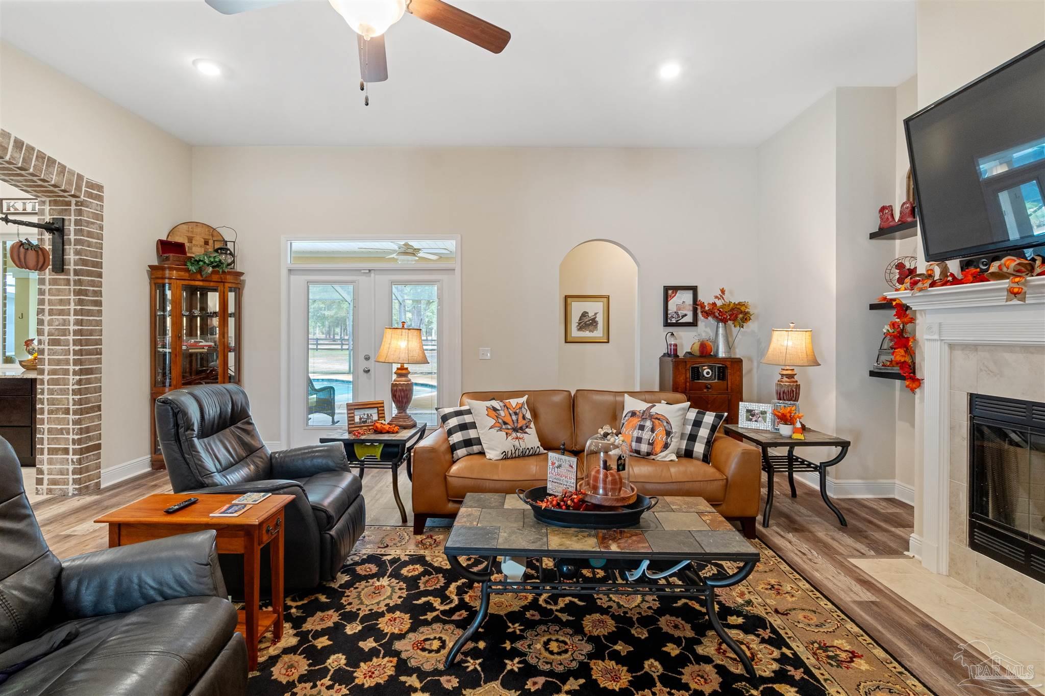 6994 Foxboro Cir