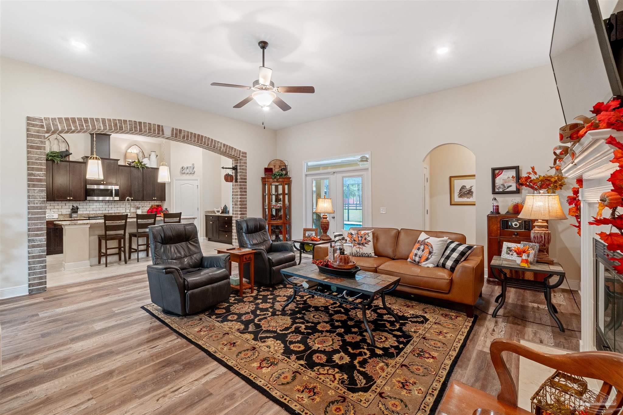 6994 Foxboro Cir