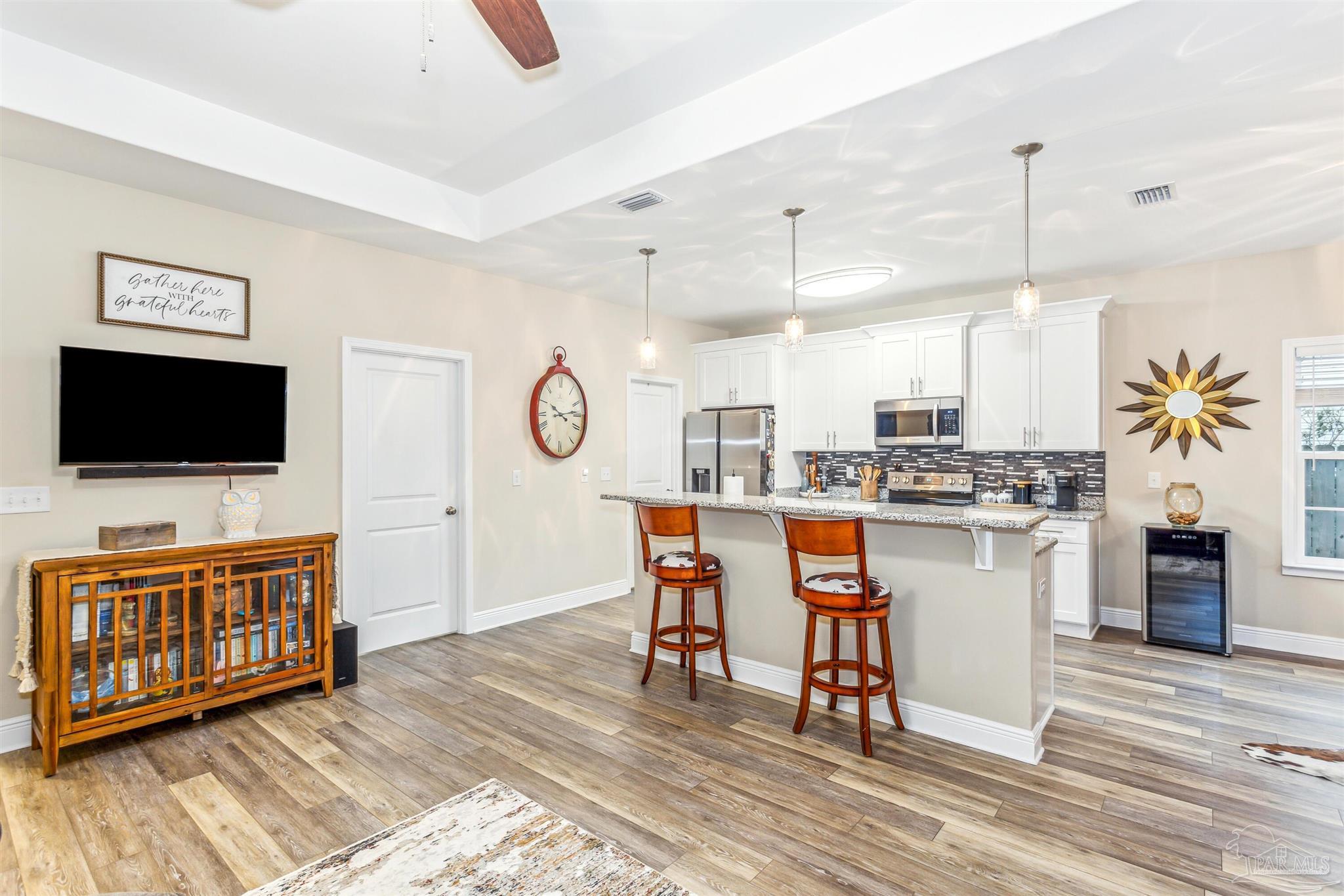 2214 Tom St