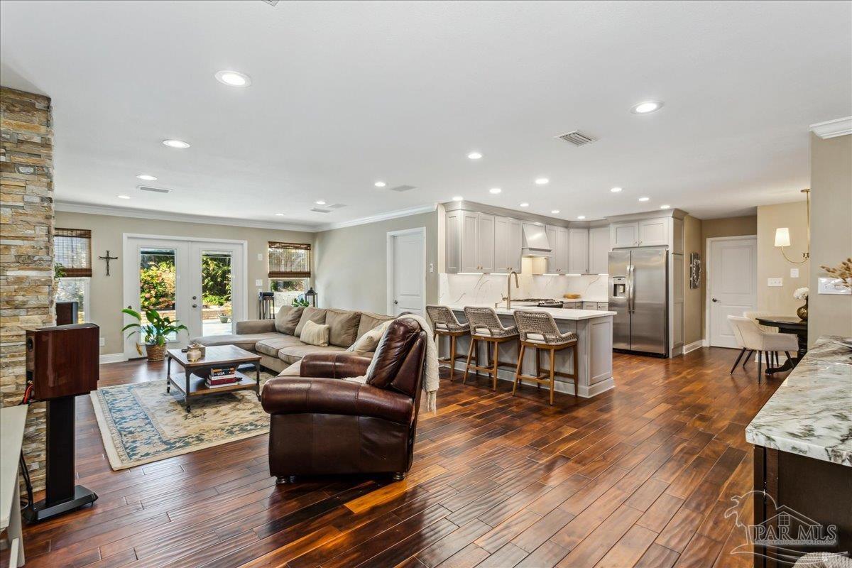 709 Chesapeake Dr