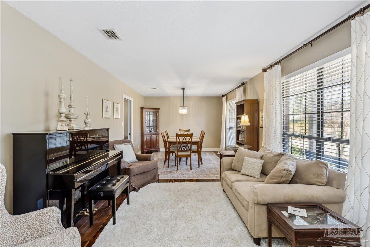 709 Chesapeake Dr
