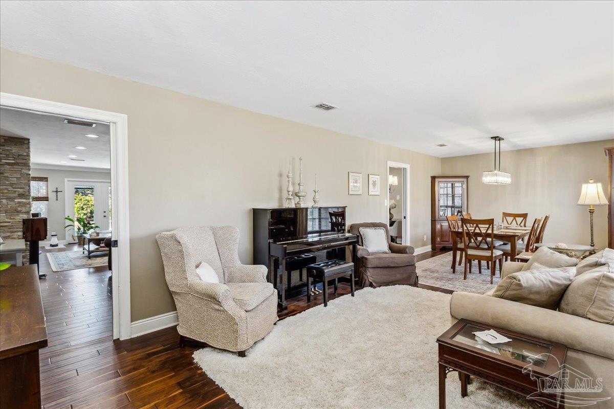 709 Chesapeake Dr
