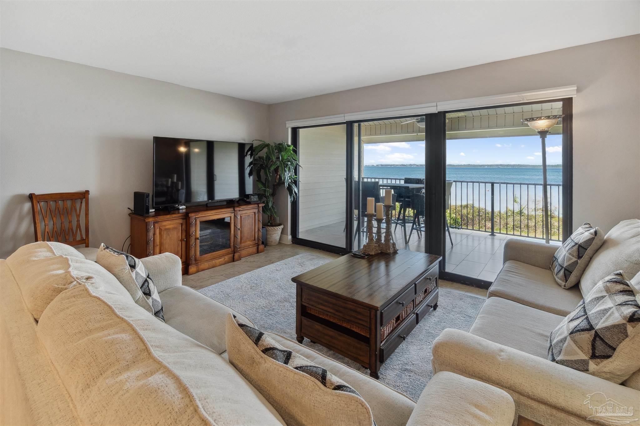 900 Ft Pickens Rd # 212