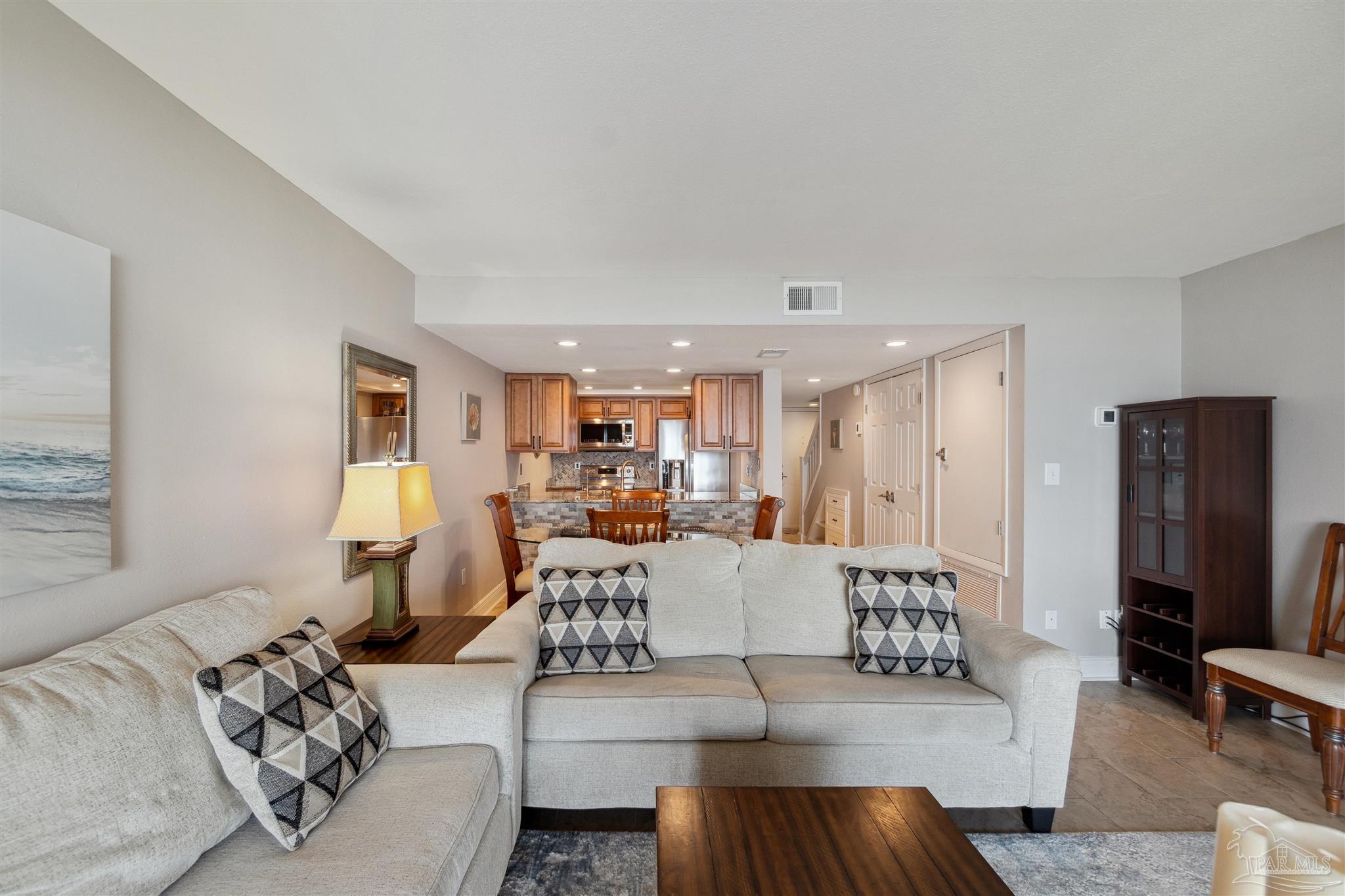 900 Ft Pickens Rd # 212