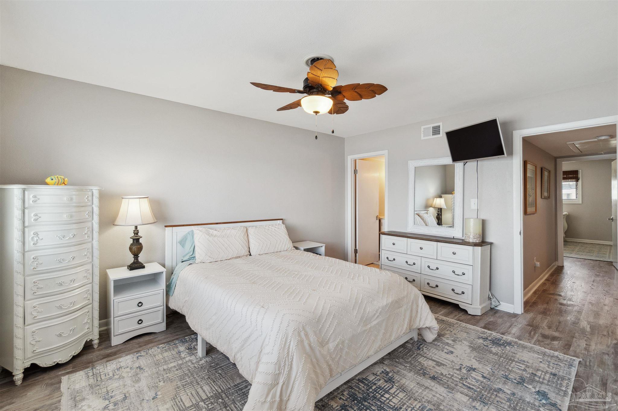 900 Ft Pickens Rd # 212