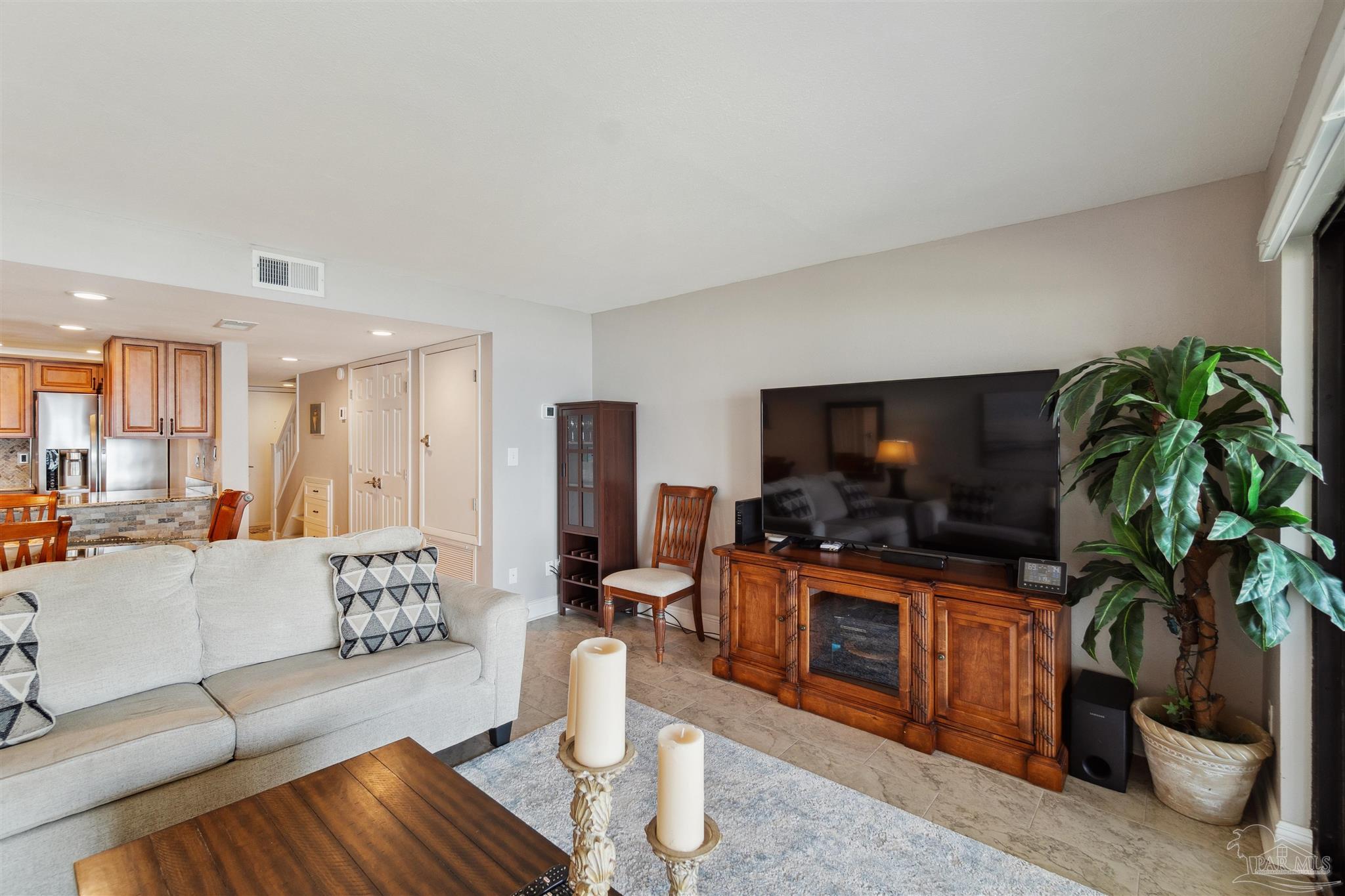 900 Ft Pickens Rd # 212