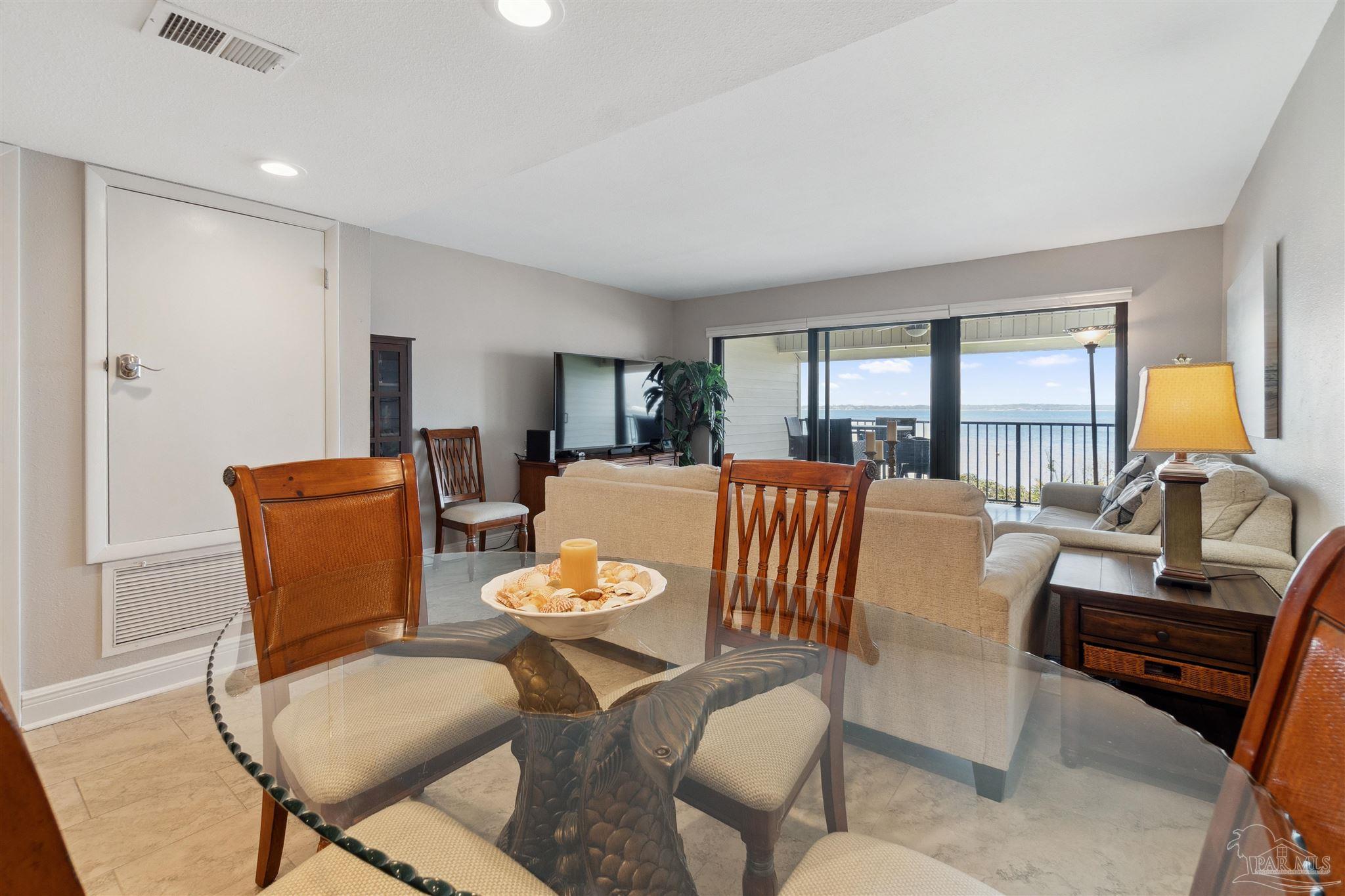 900 Ft Pickens Rd # 212