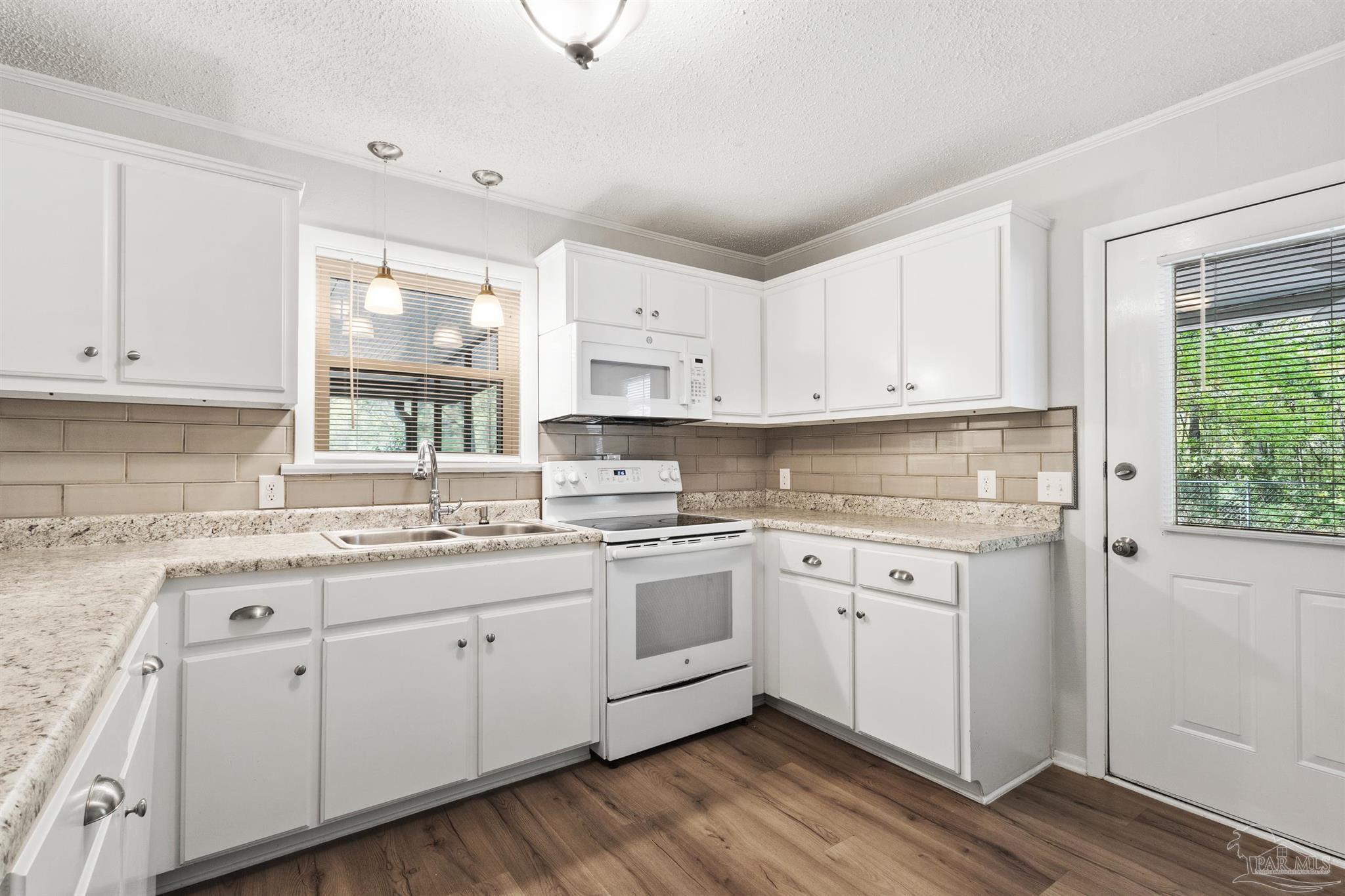 4241 Elvis Presley Dr