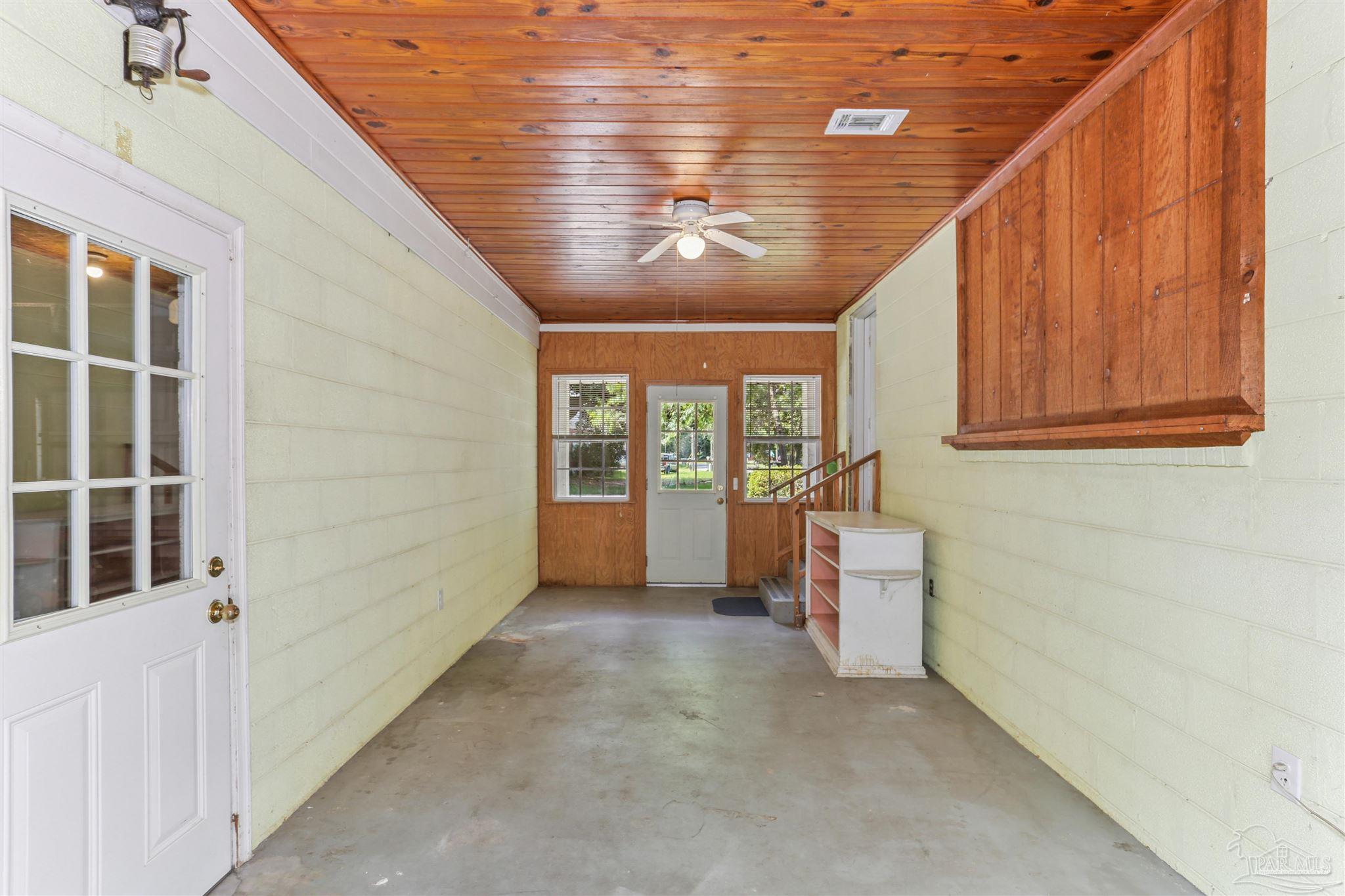 121 NW Gilliland Rd