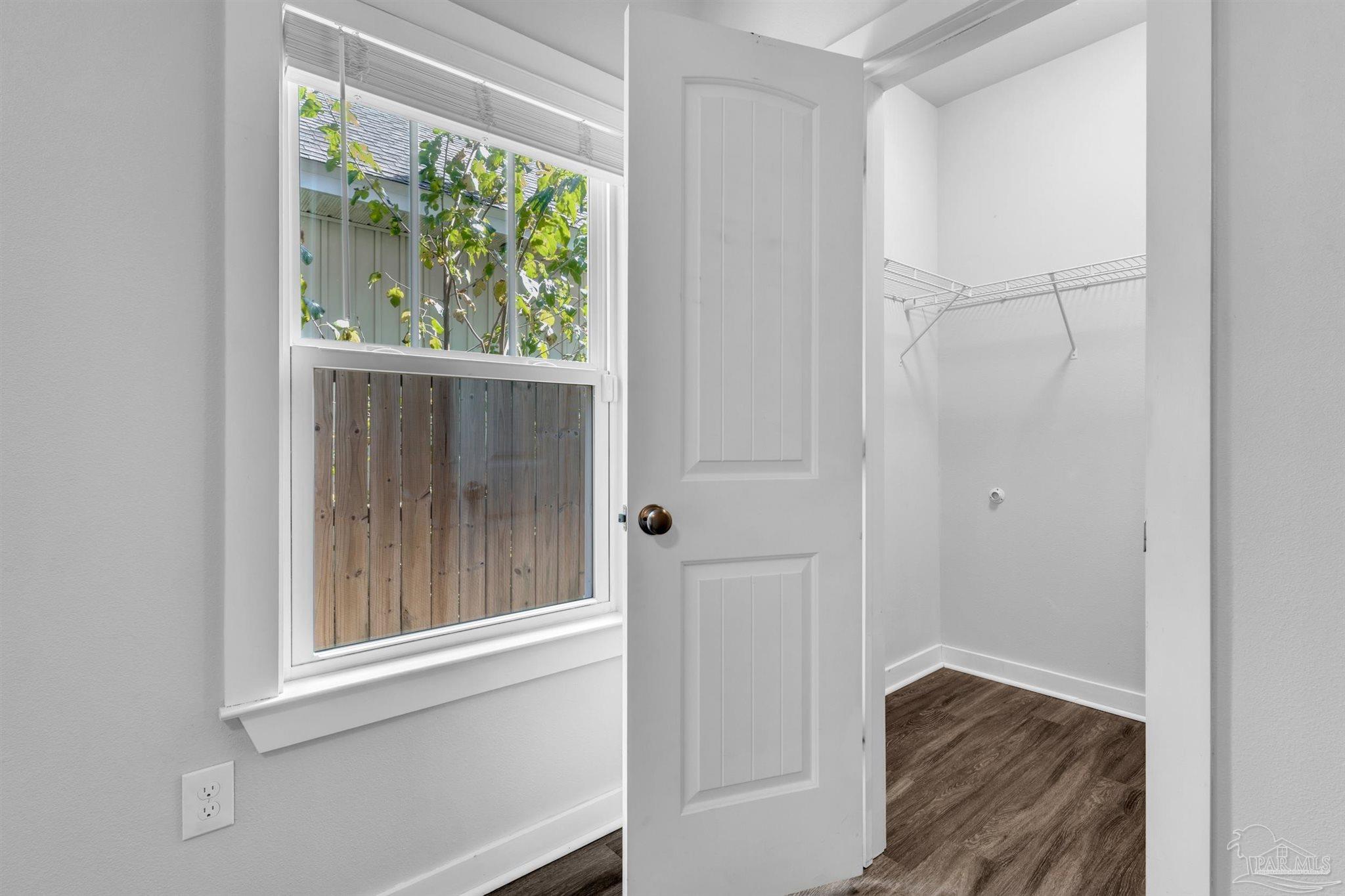 2012 W Government St