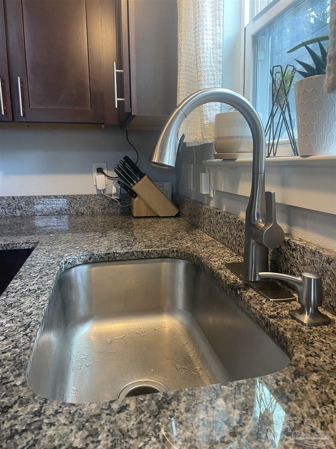 2012 W Government St