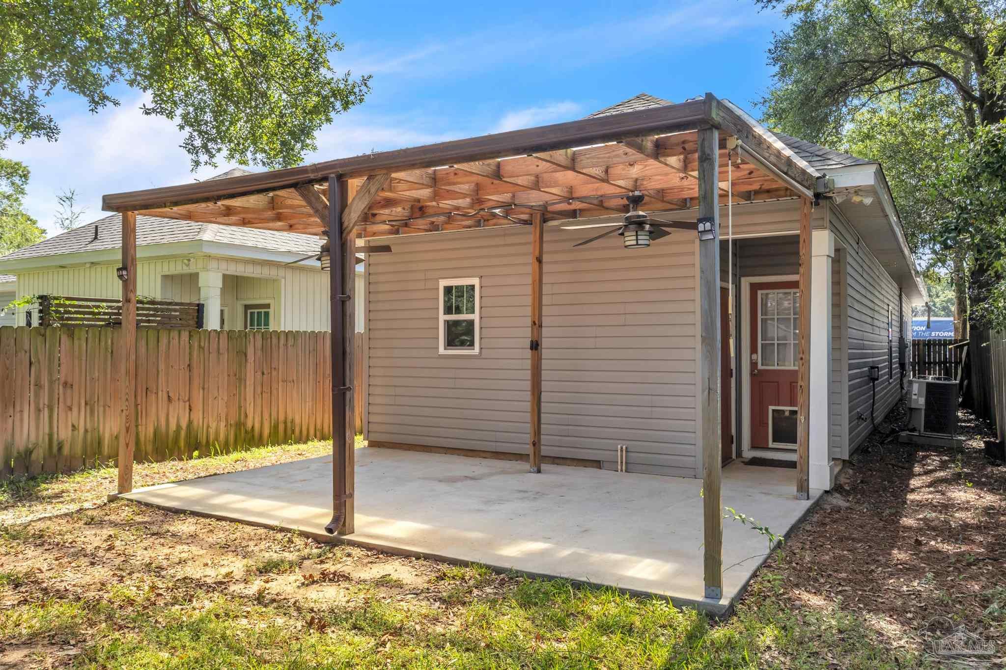 2012 W Government St