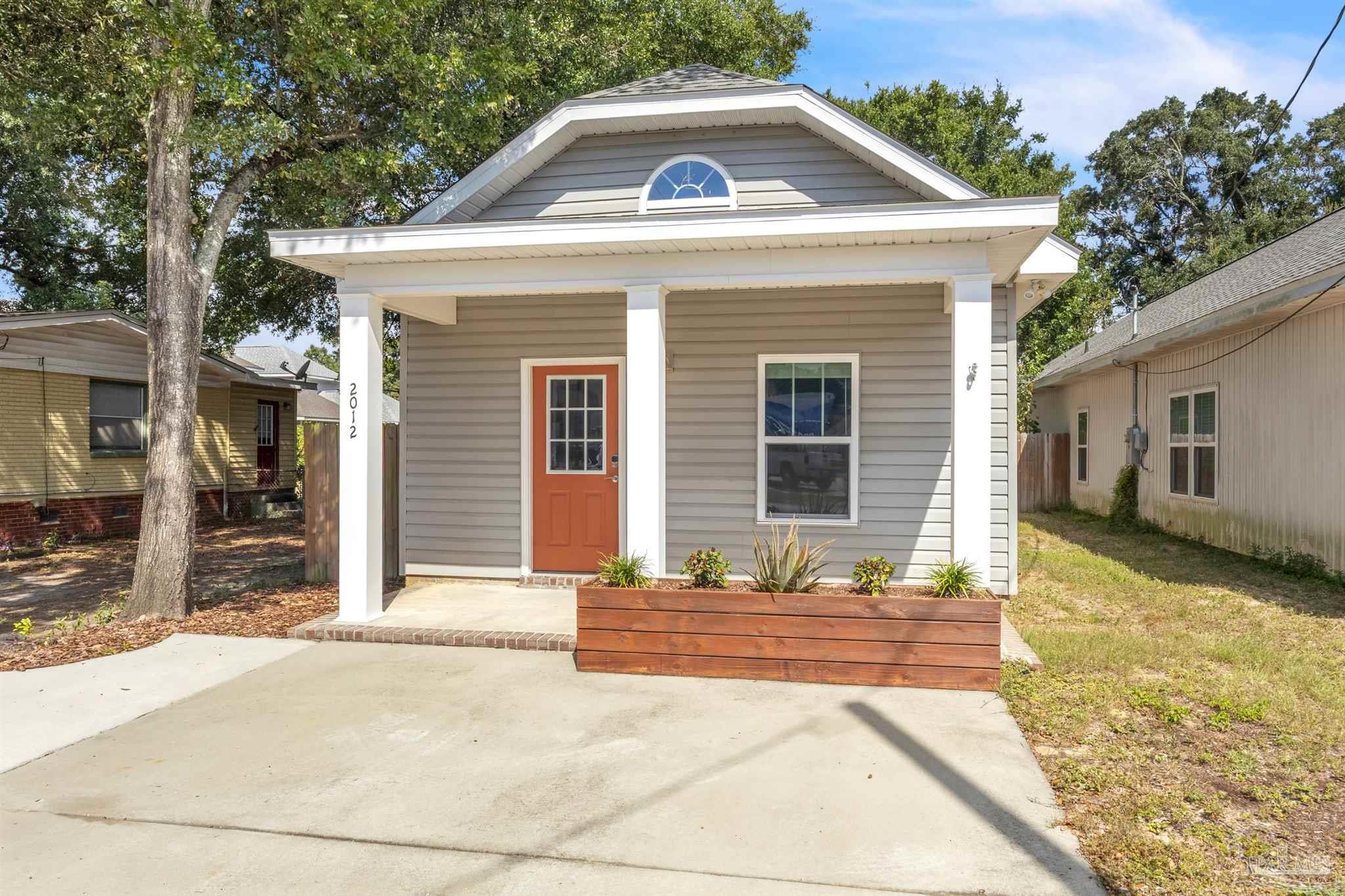 2012 W Government St