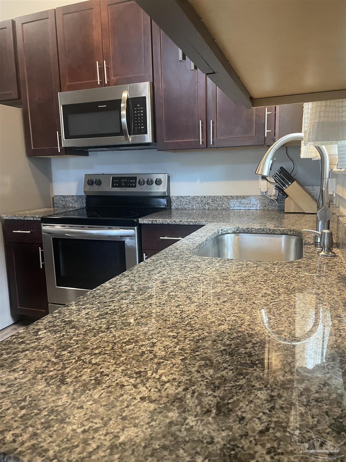 2012 W Government St