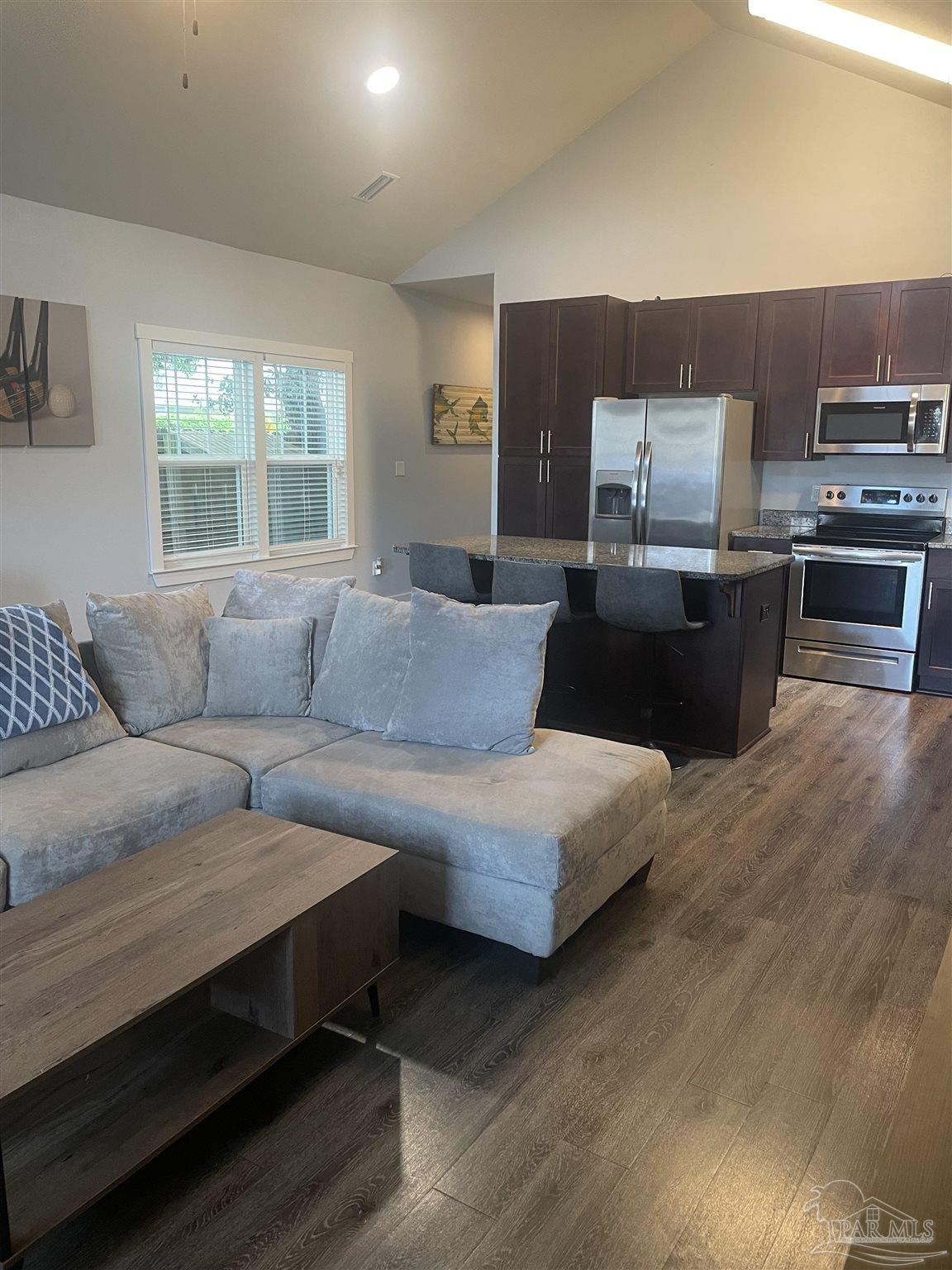 2012 W Government St