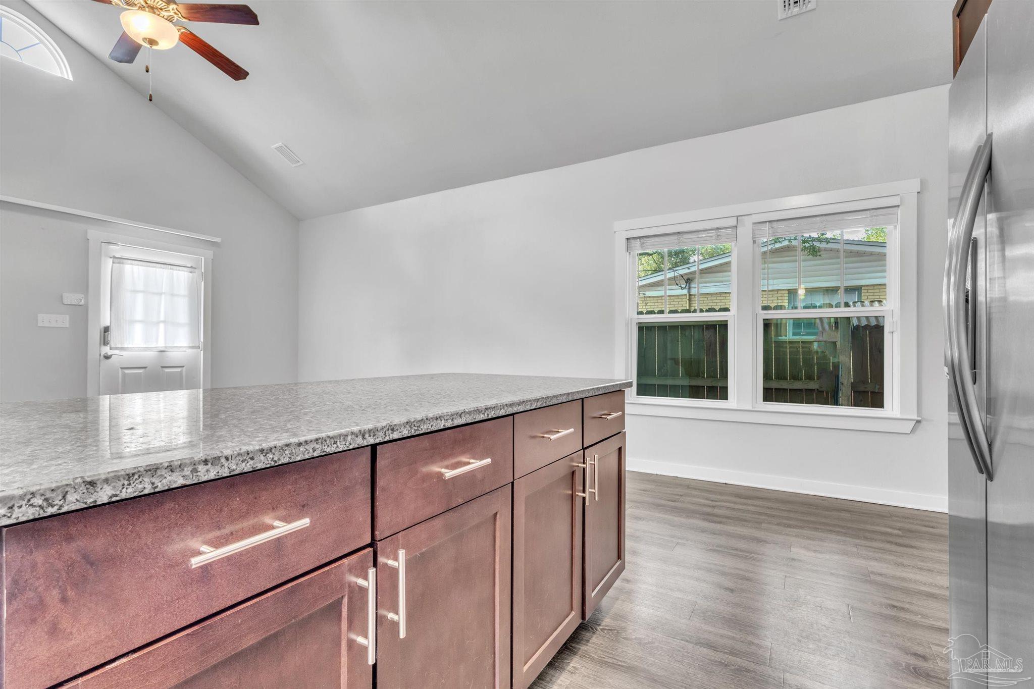 2012 W Government St