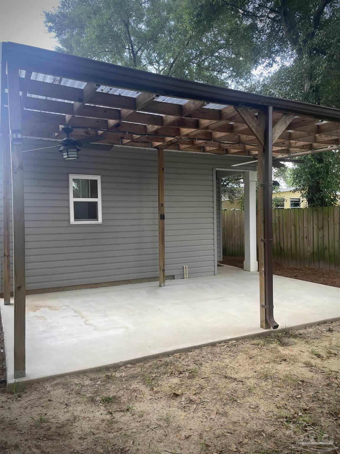 2012 W Government St