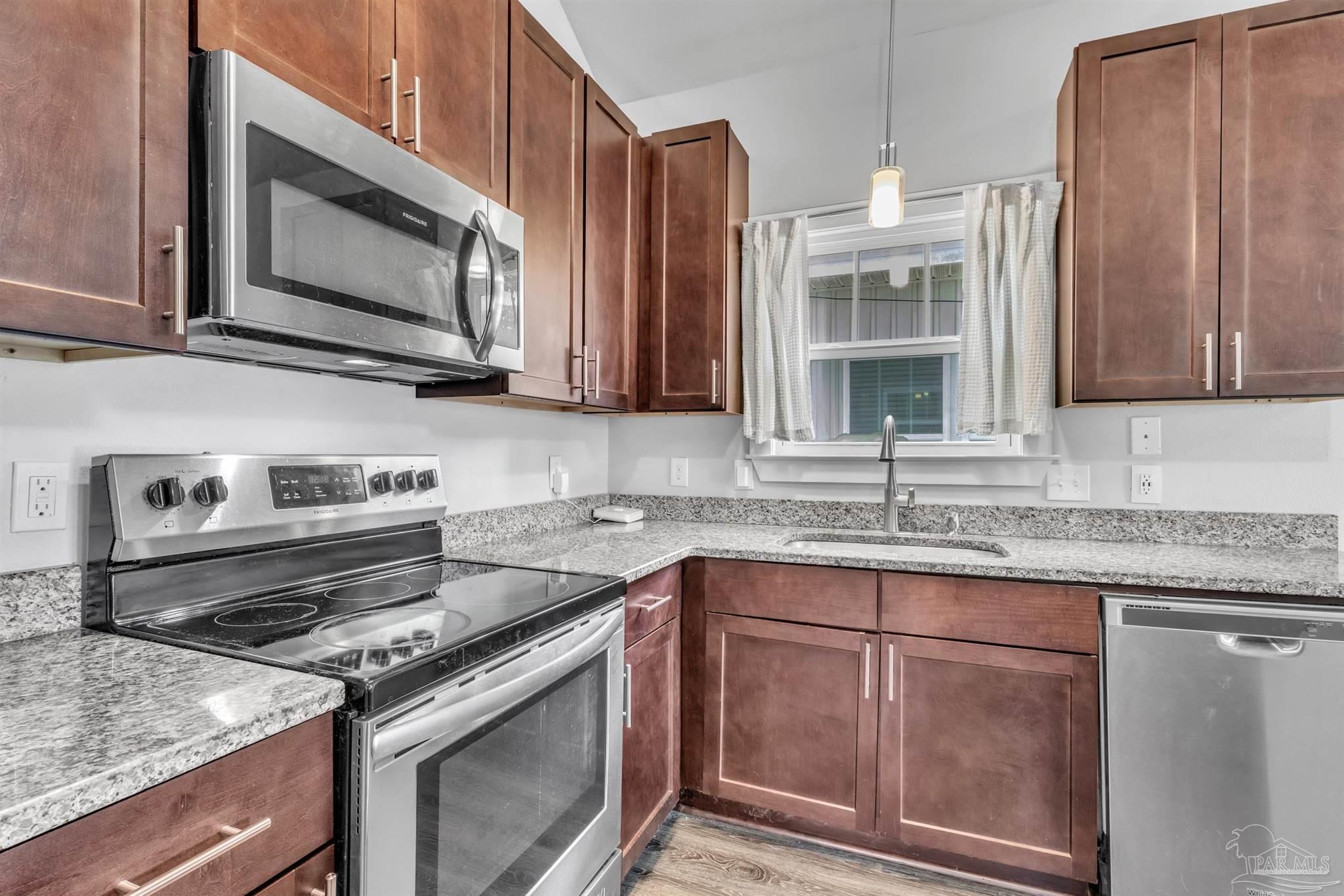 2012 W Government St