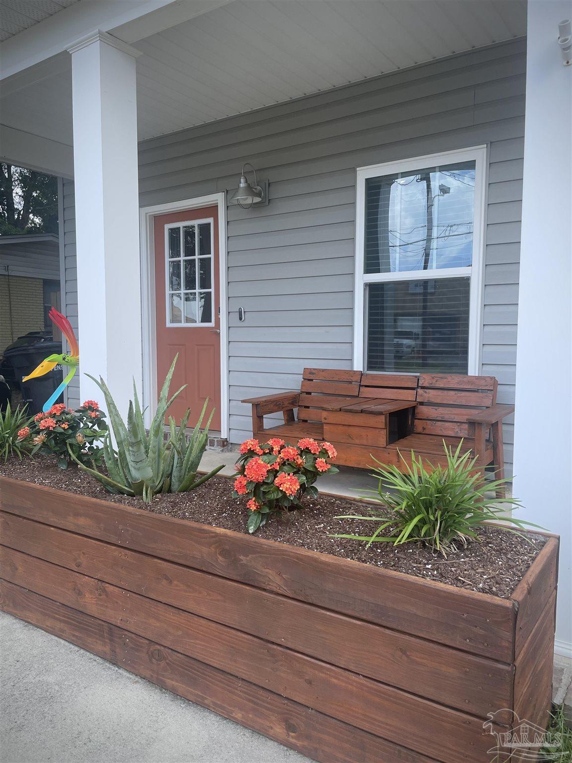 2012 W Government St