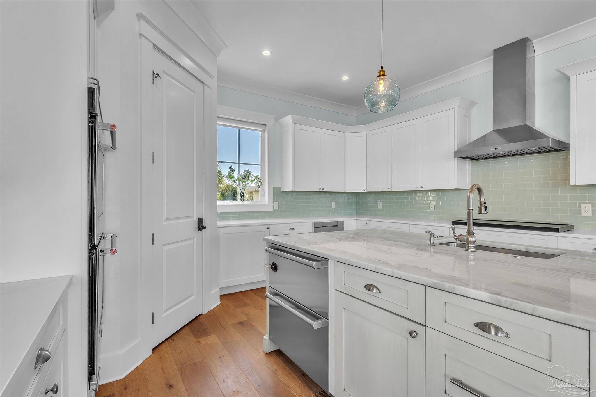 325 Deer Point Dr