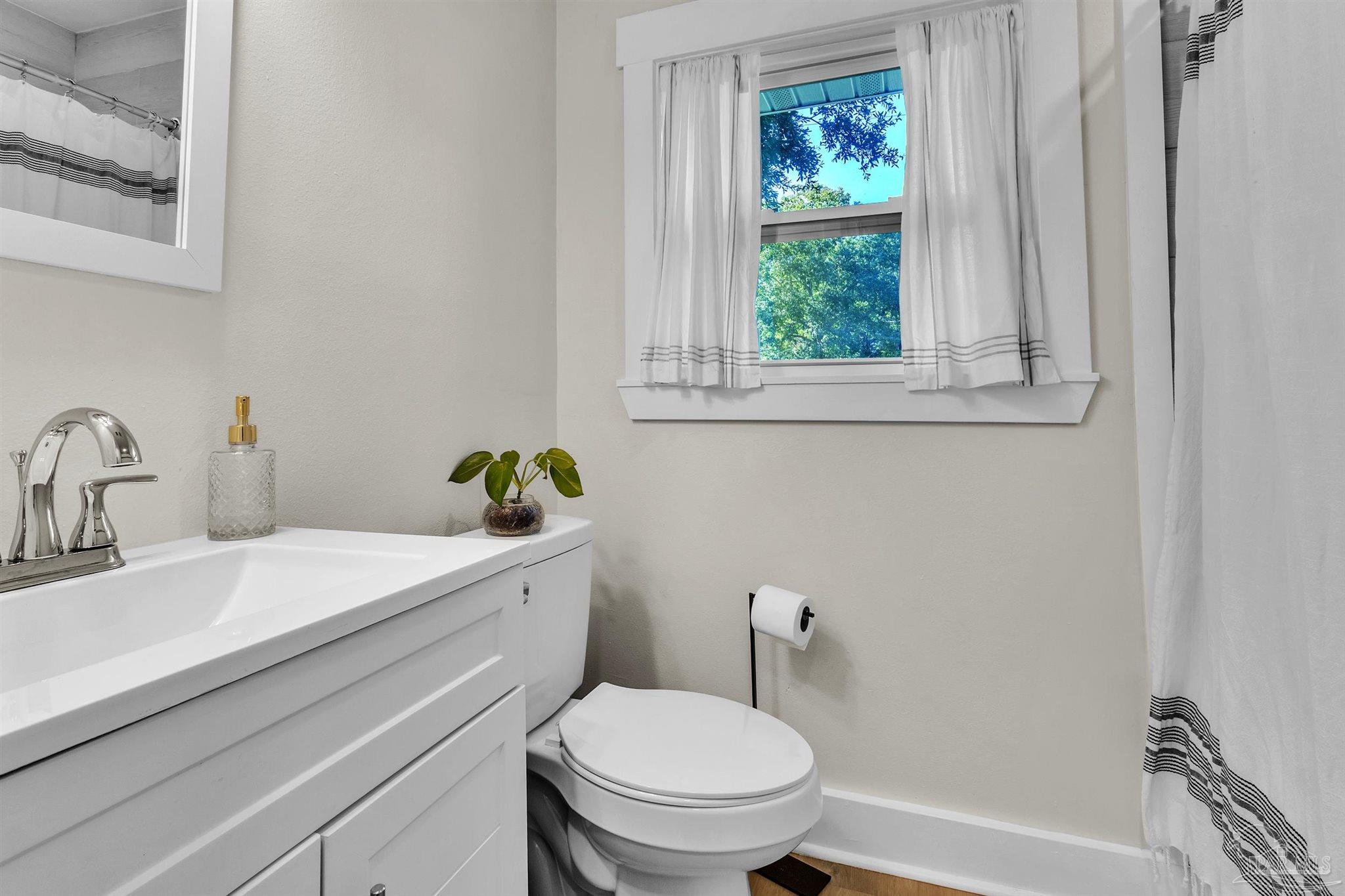 1826 Peyton Dr, Pensacola