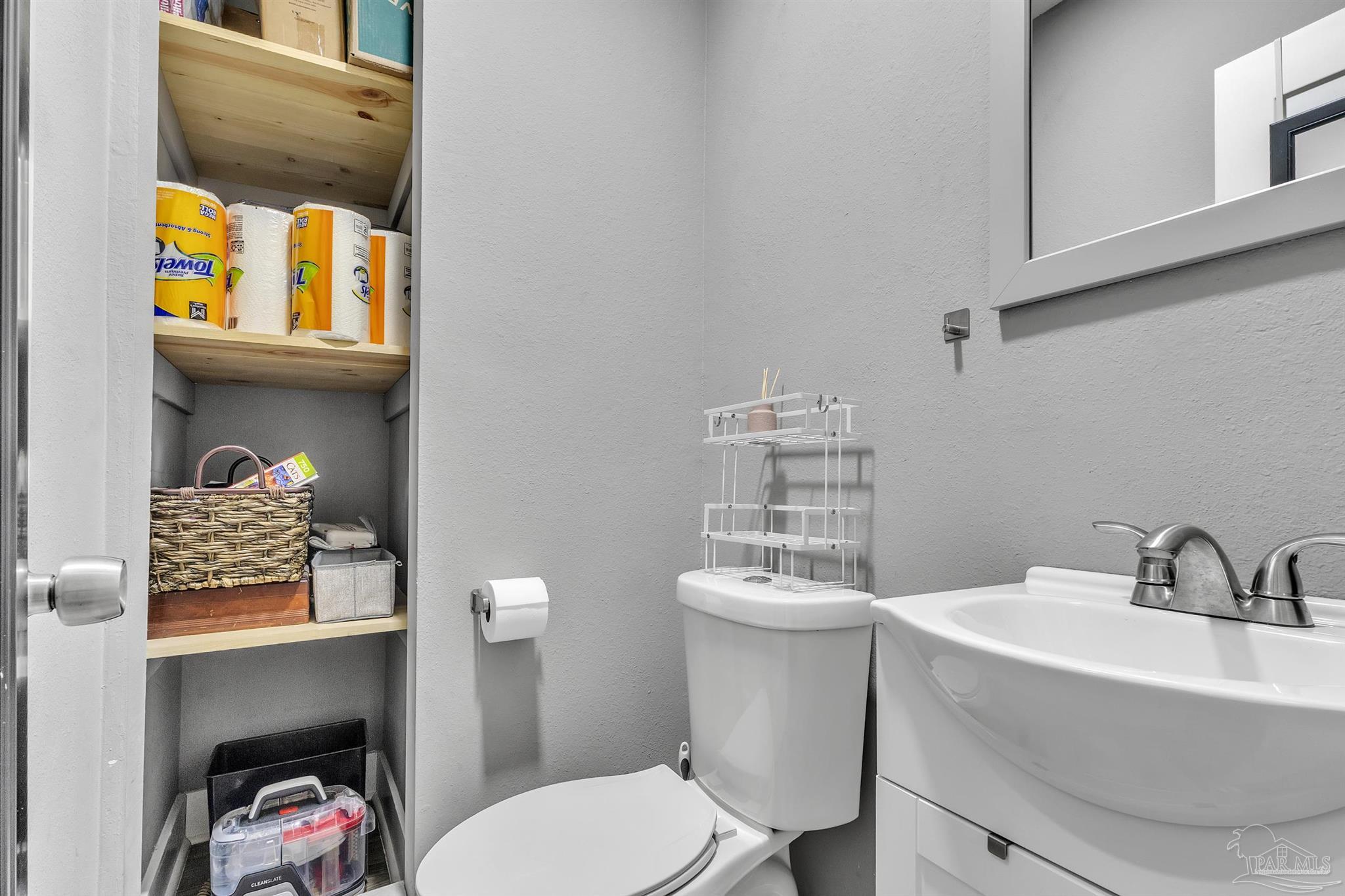 1826 Peyton Dr, Pensacola