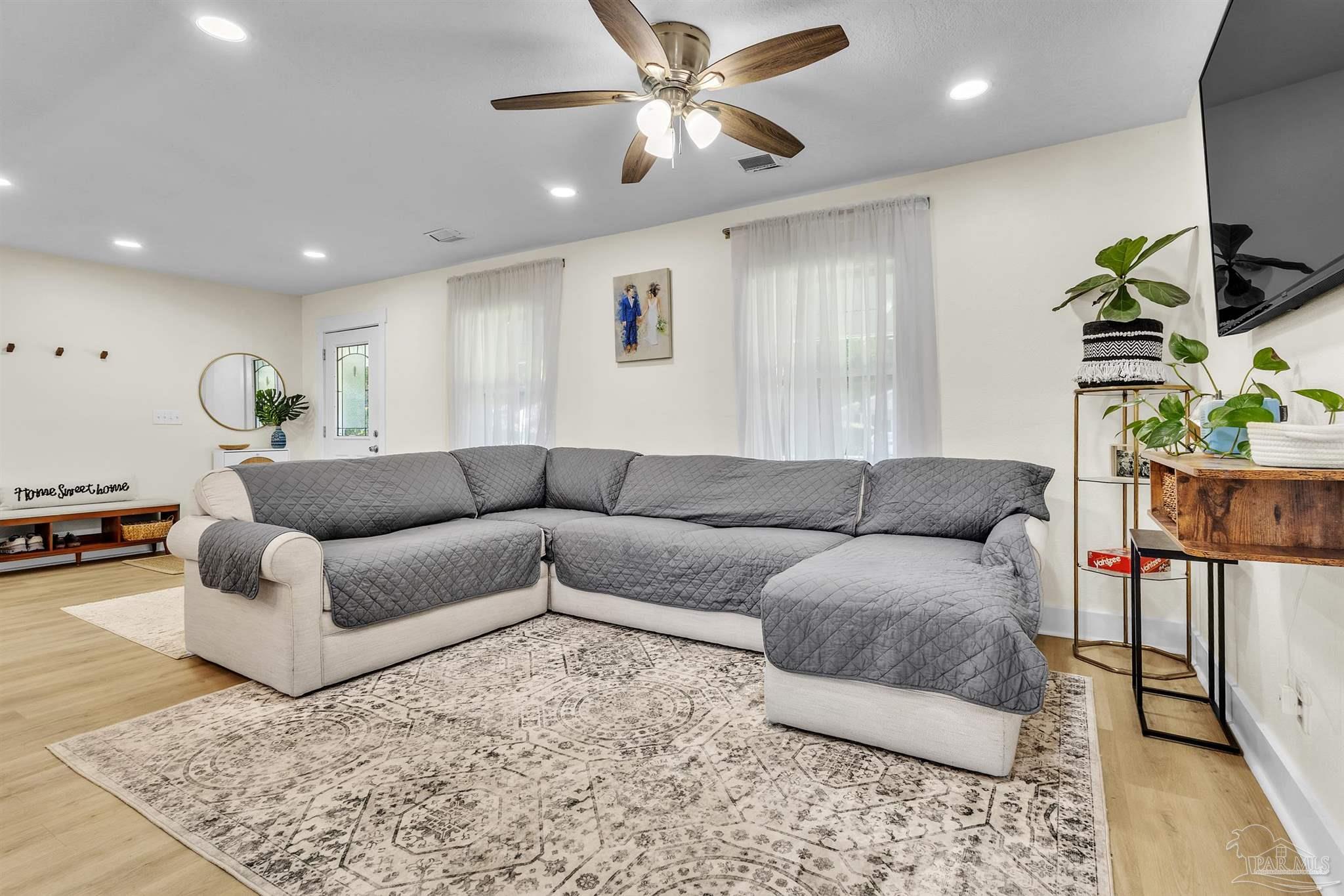 1826 Peyton Dr, Pensacola