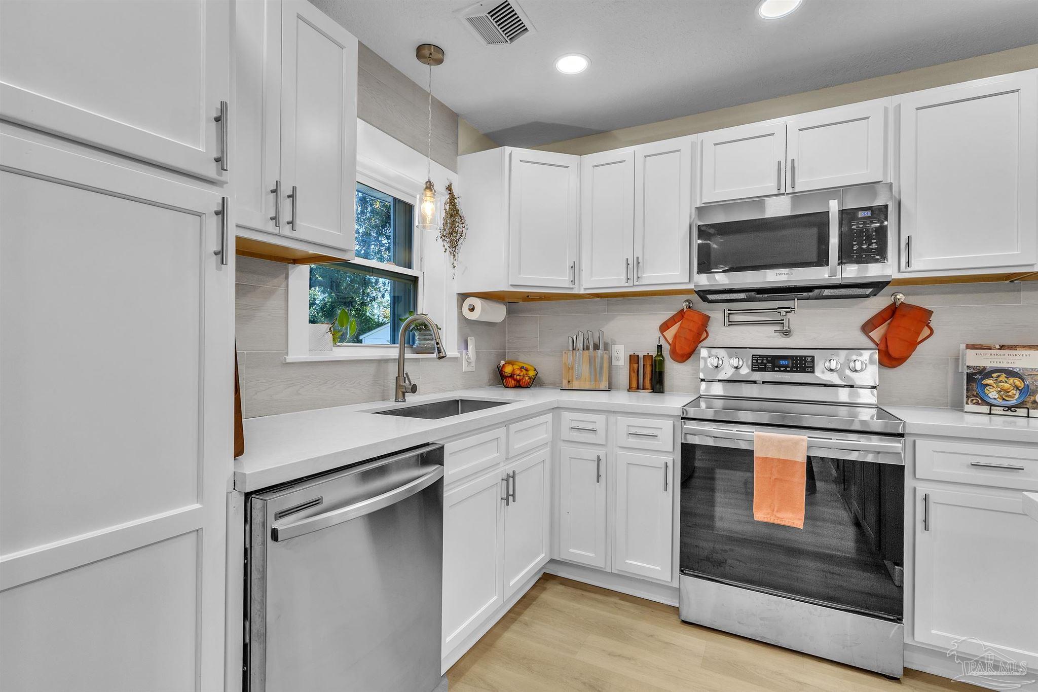 1826 Peyton Dr, Pensacola