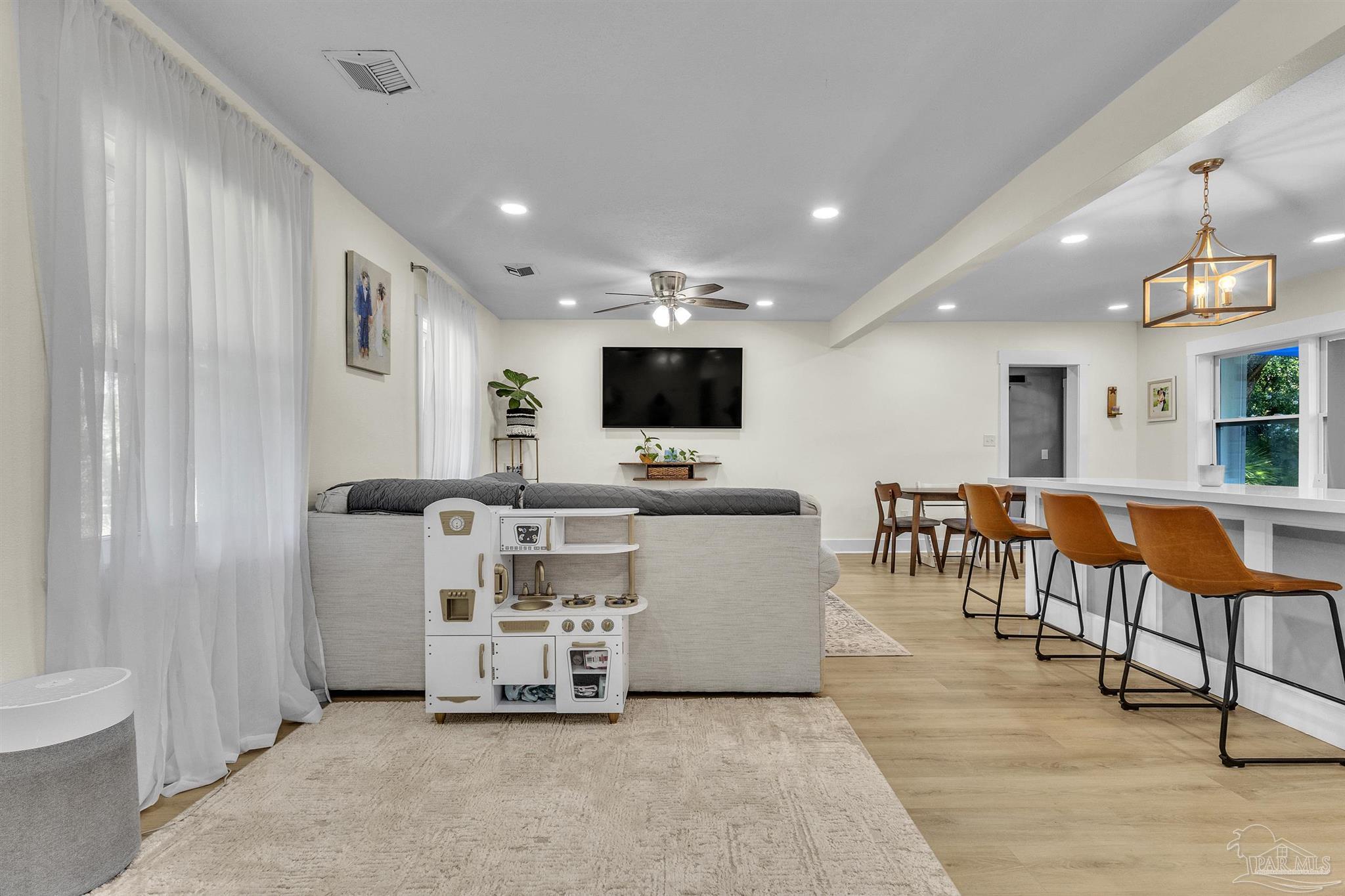 1826 Peyton Dr, Pensacola