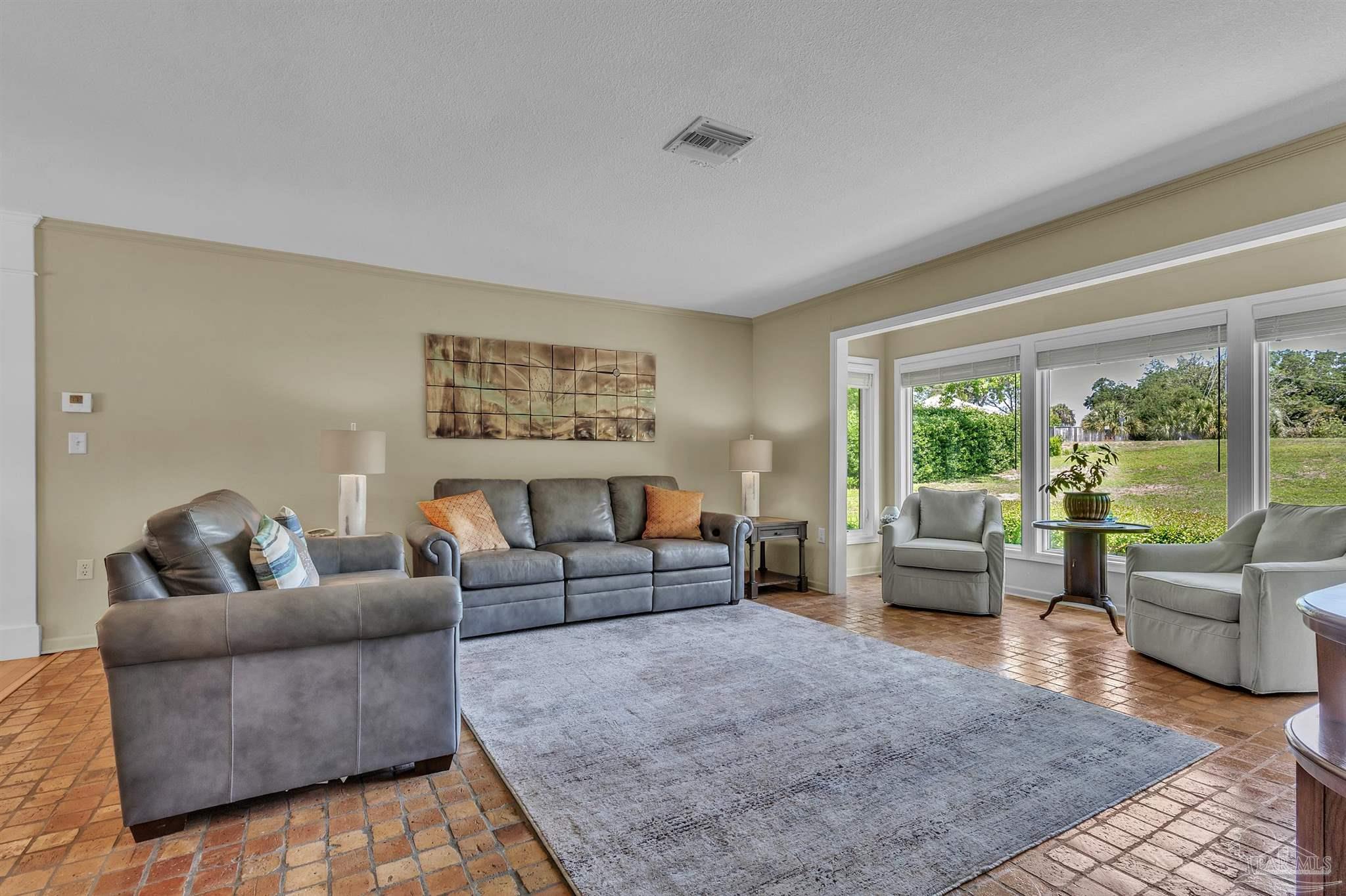 209 Shoreline Dr