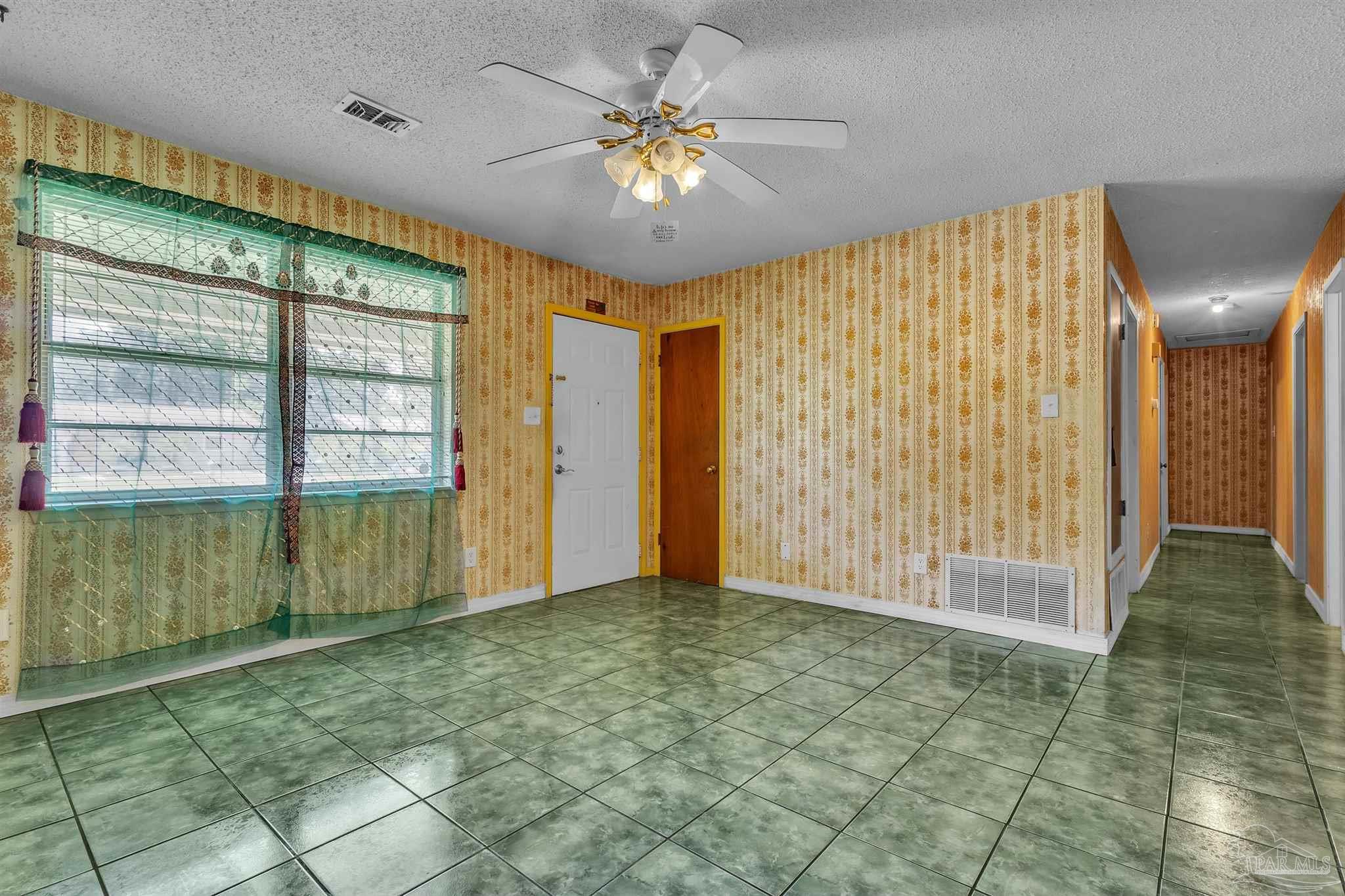 910 Bartow Ave