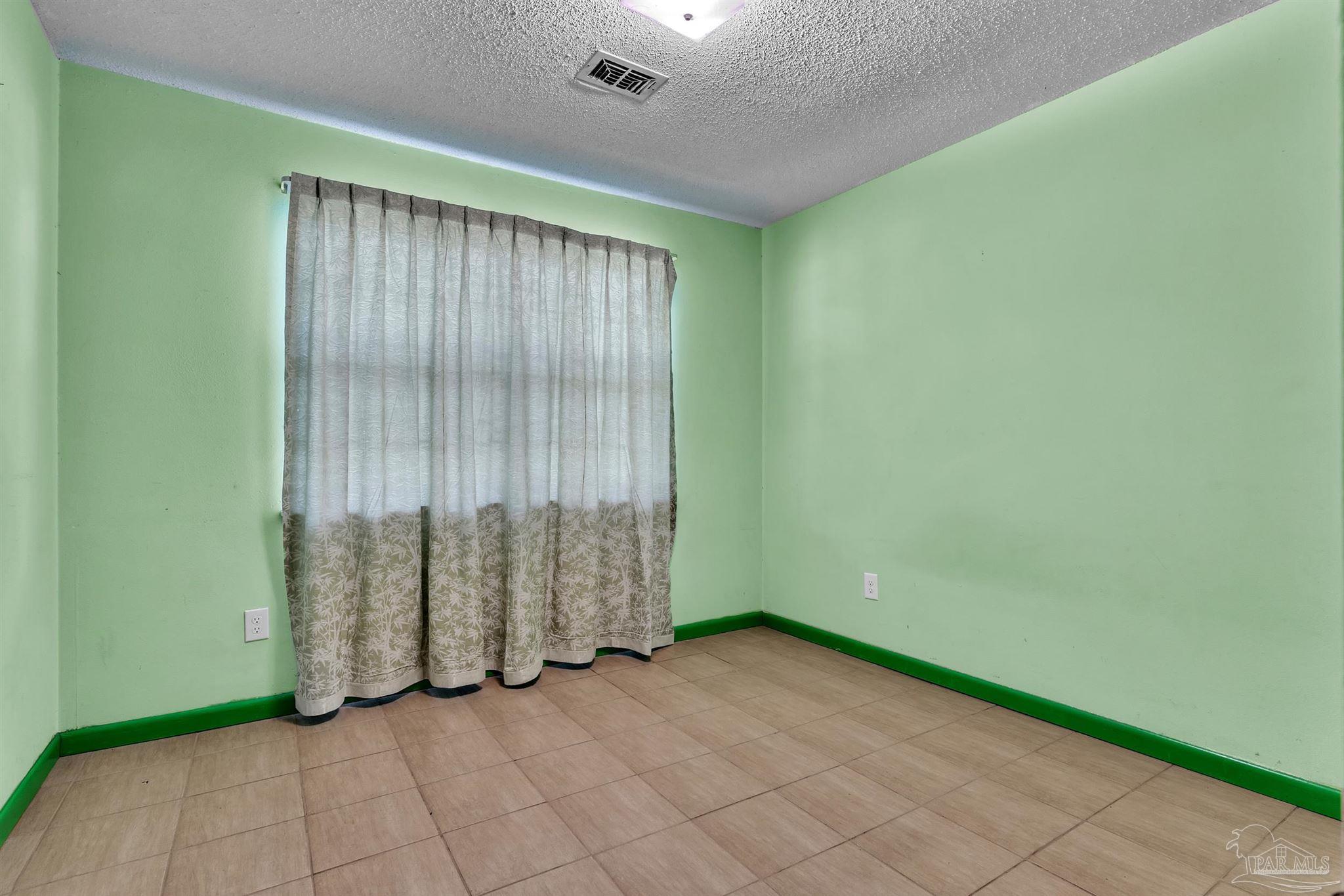 910 Bartow Ave