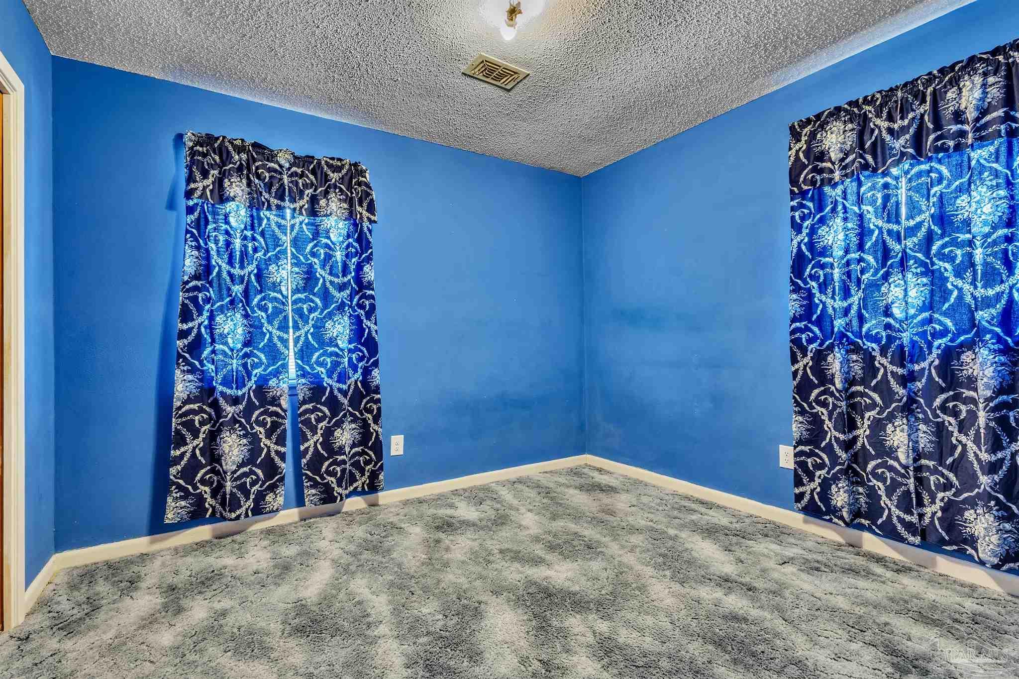 910 Bartow Ave