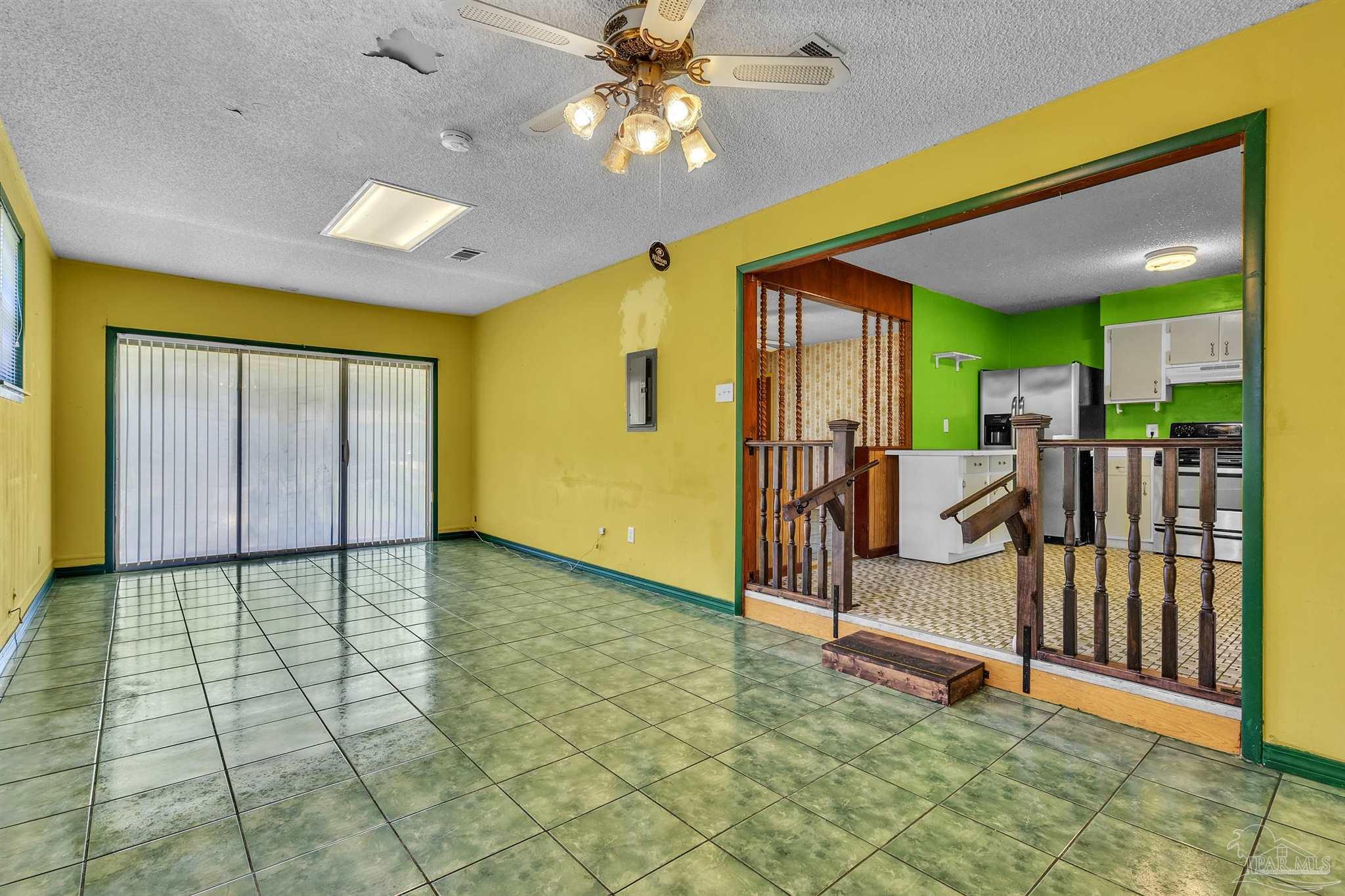 910 Bartow Ave