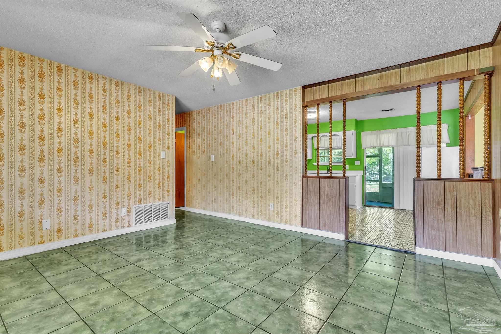 910 Bartow Ave