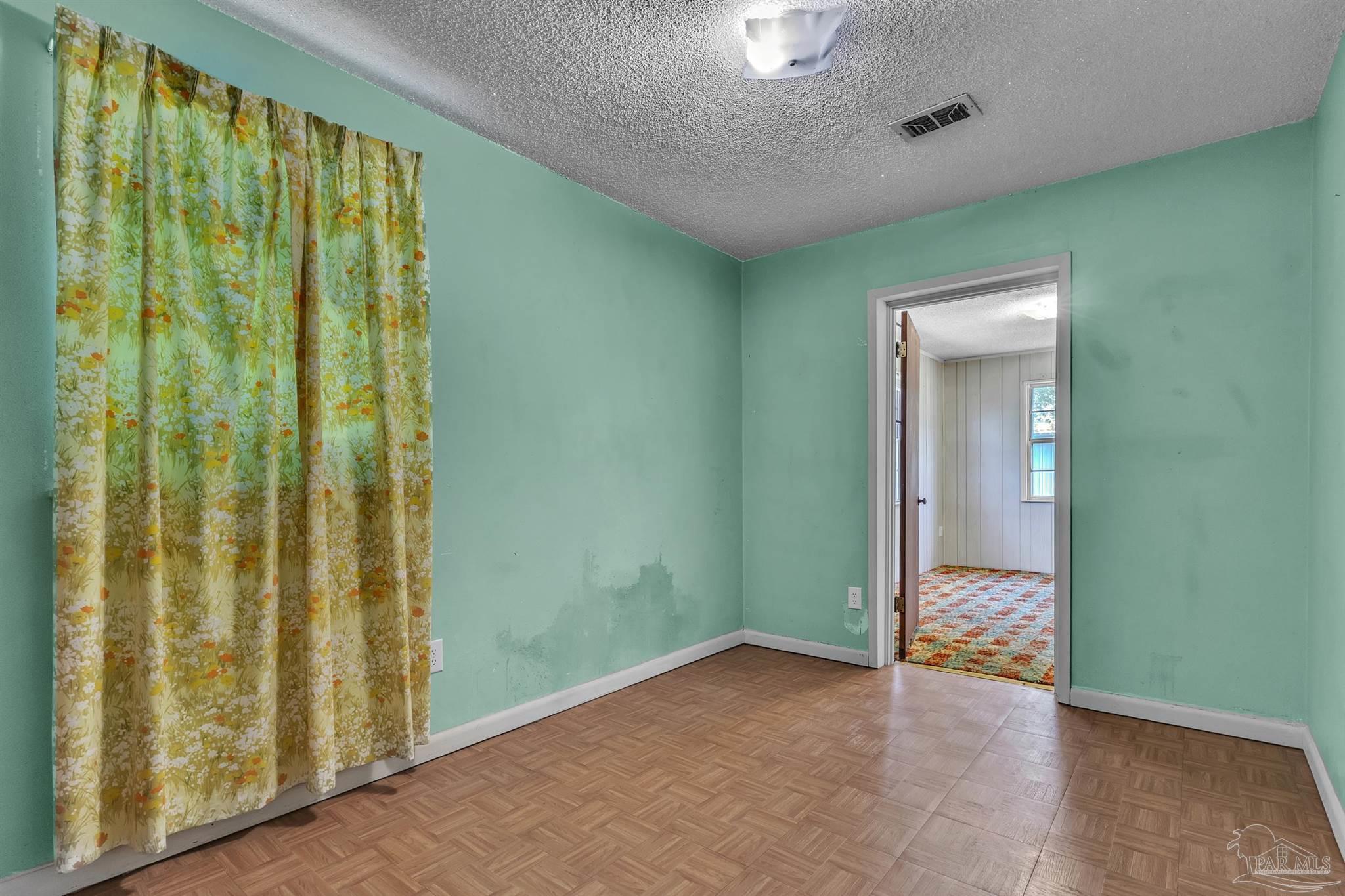 910 Bartow Ave