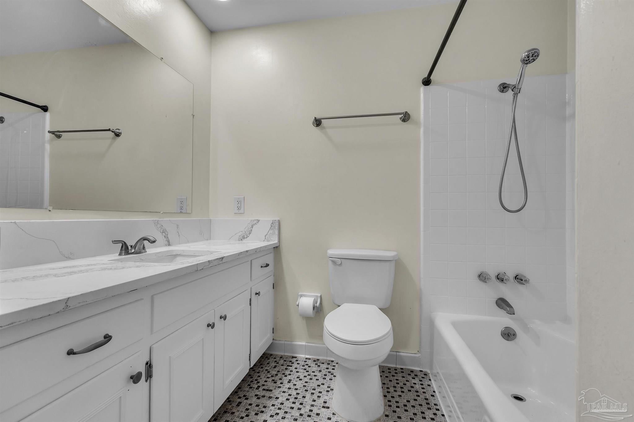 5570 Peachtree Ct