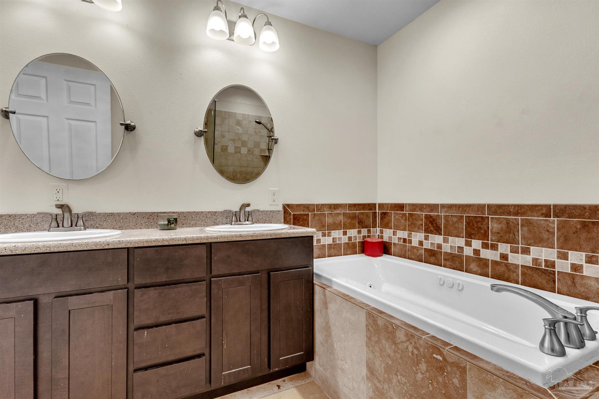 5570 Peachtree Ct