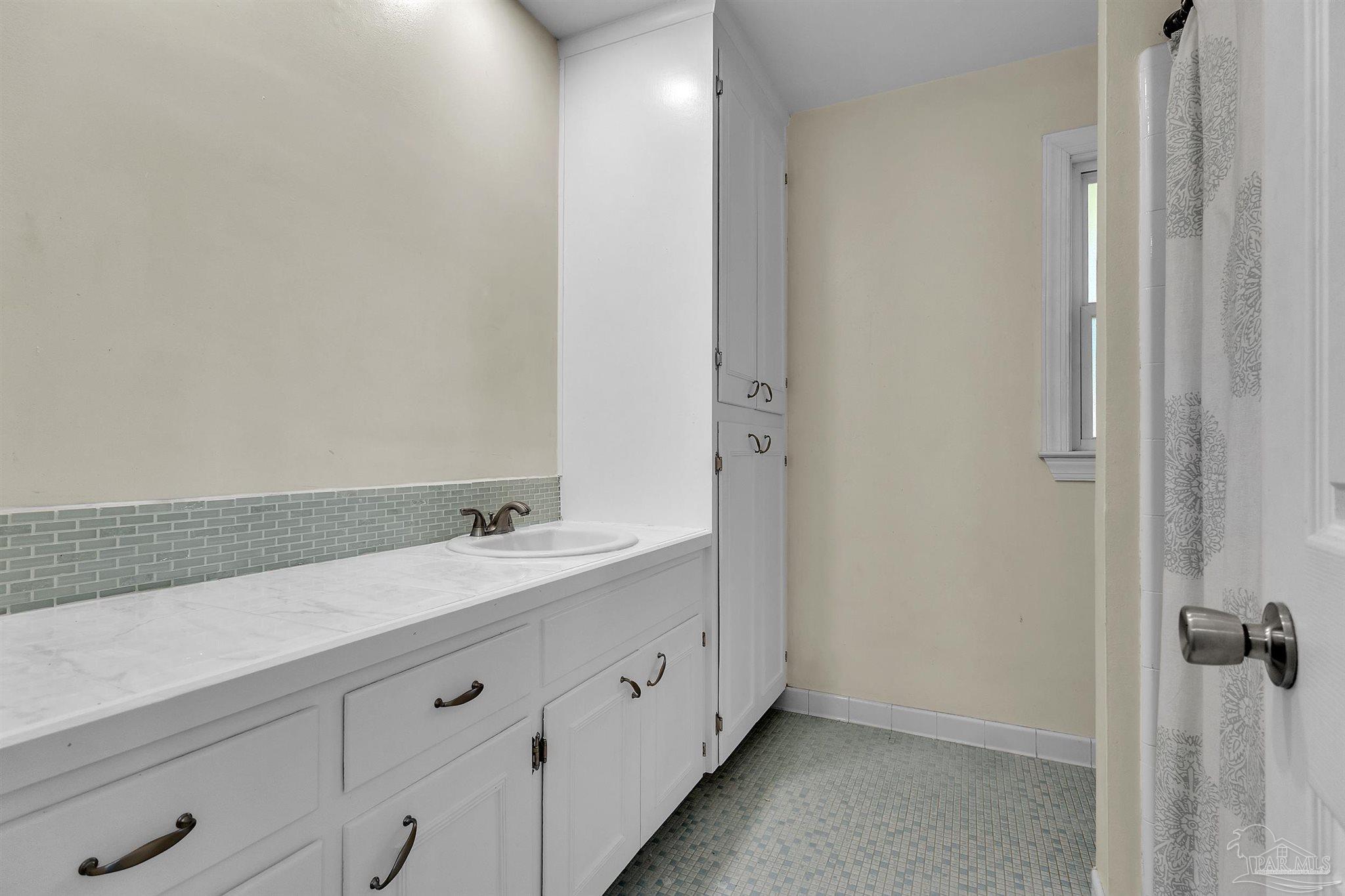 5570 Peachtree Ct