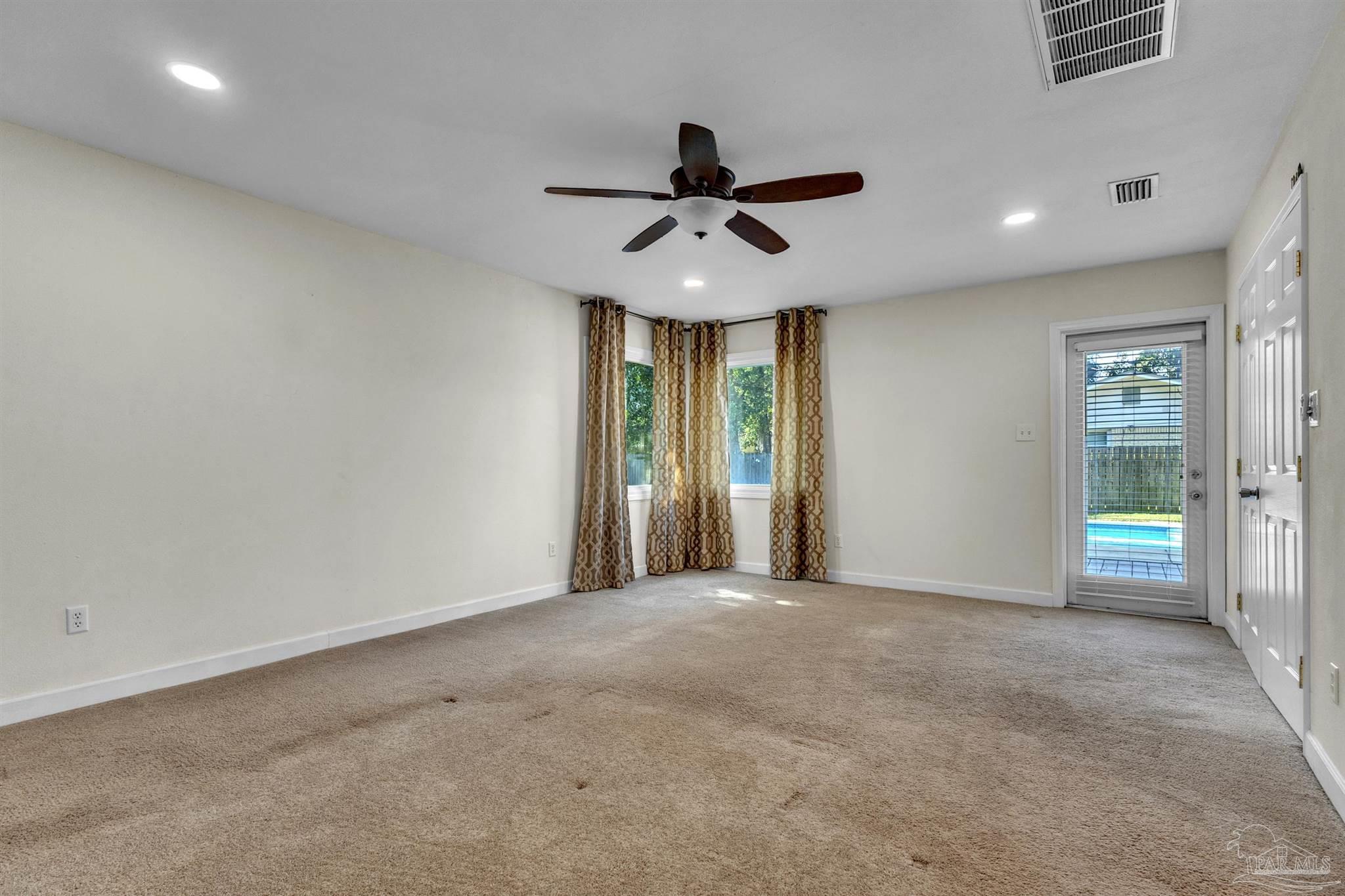 5570 Peachtree Ct