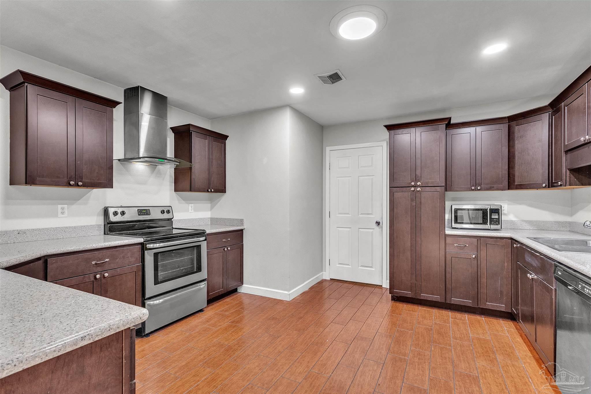 5570 Peachtree Ct