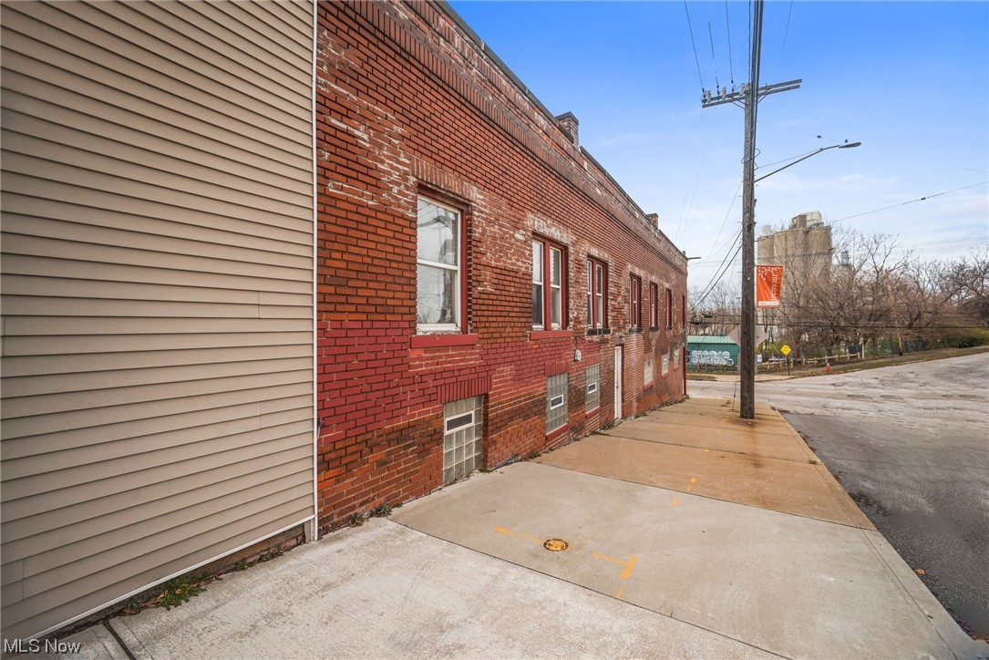 2394 W 3rd