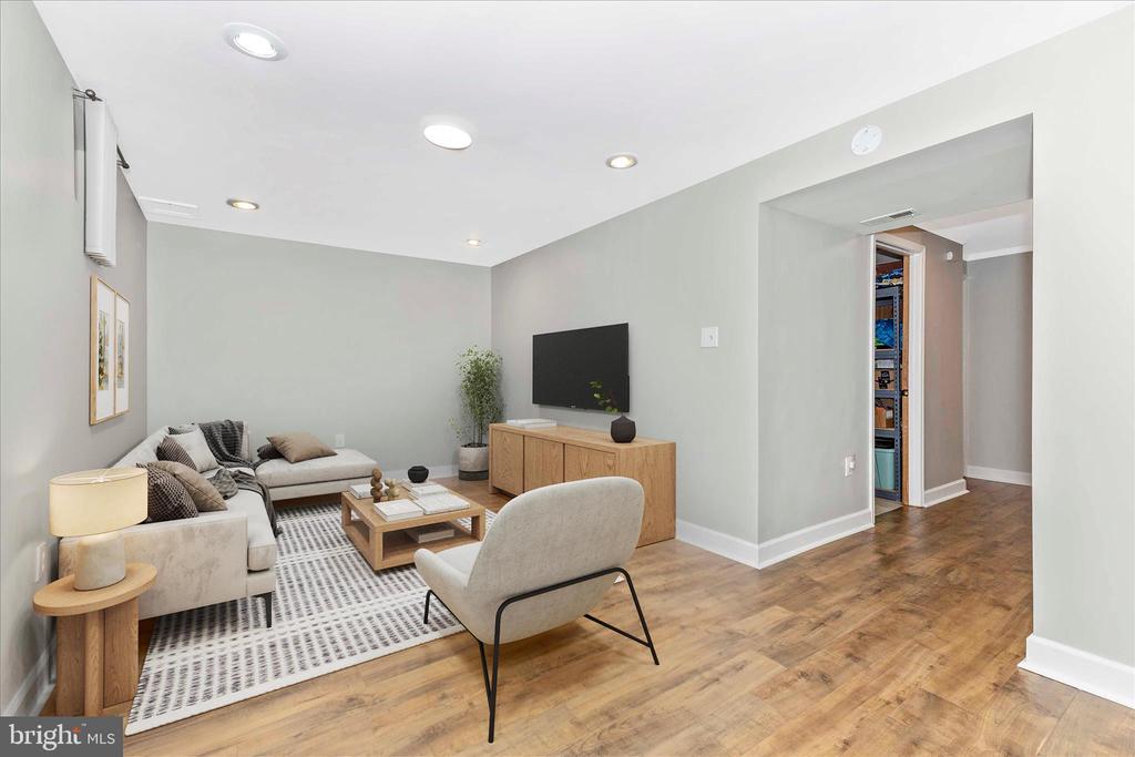 8204 RED WING COURT