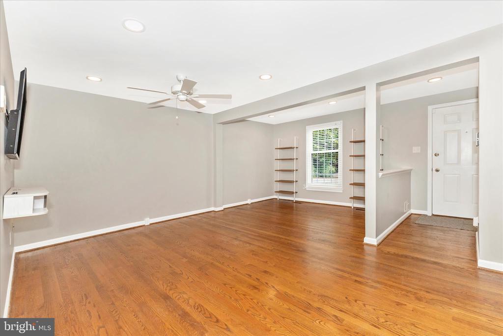 8204 RED WING COURT