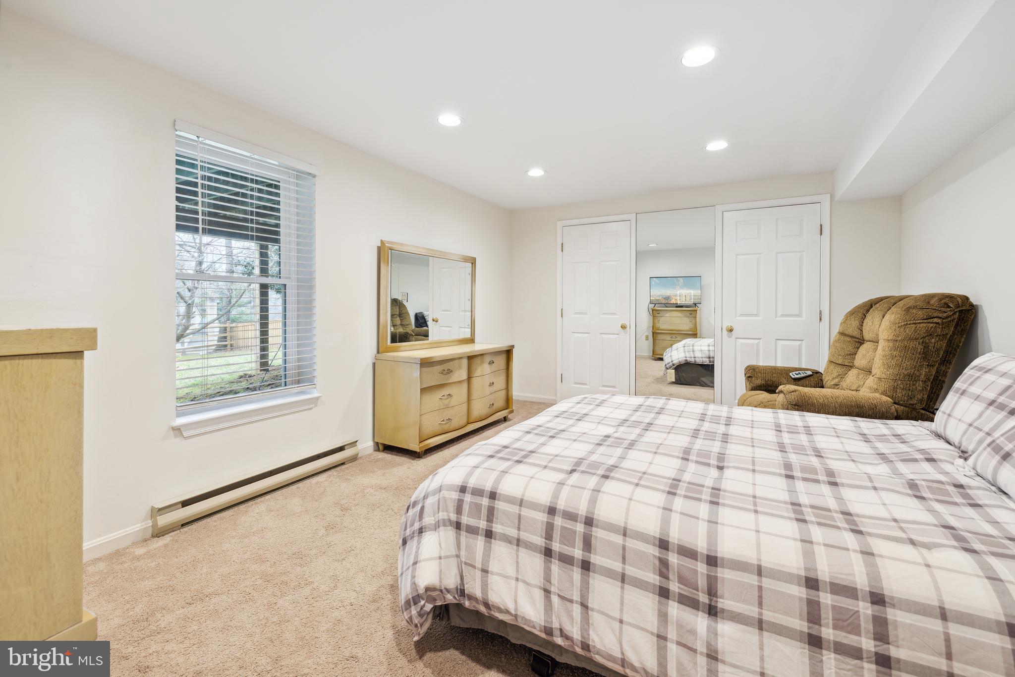 12525 Falconbridge Dr