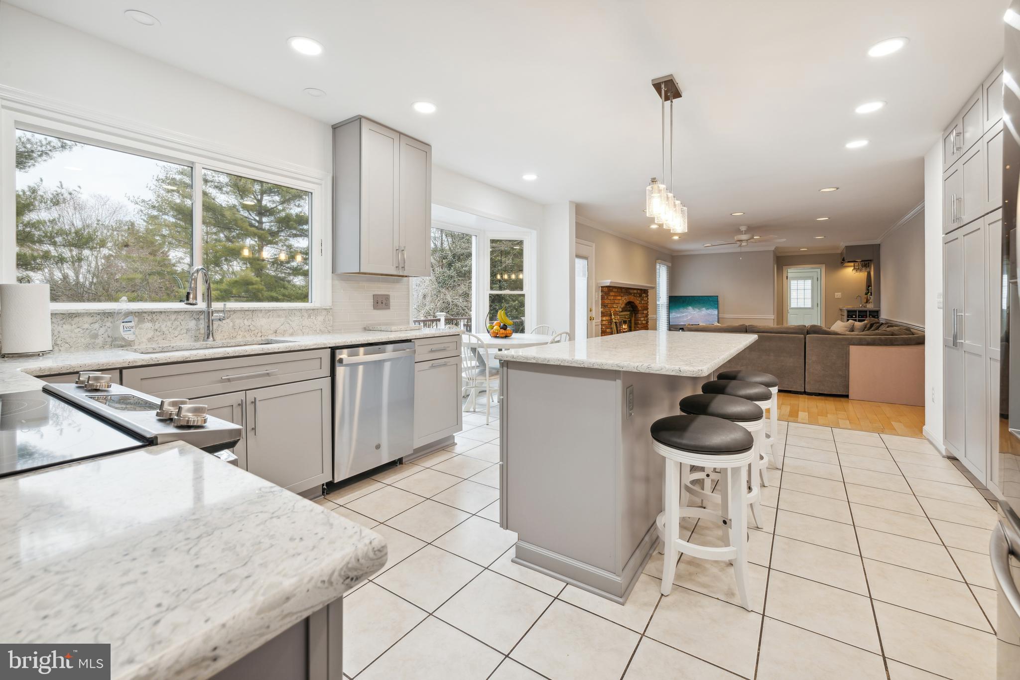 12525 Falconbridge Dr