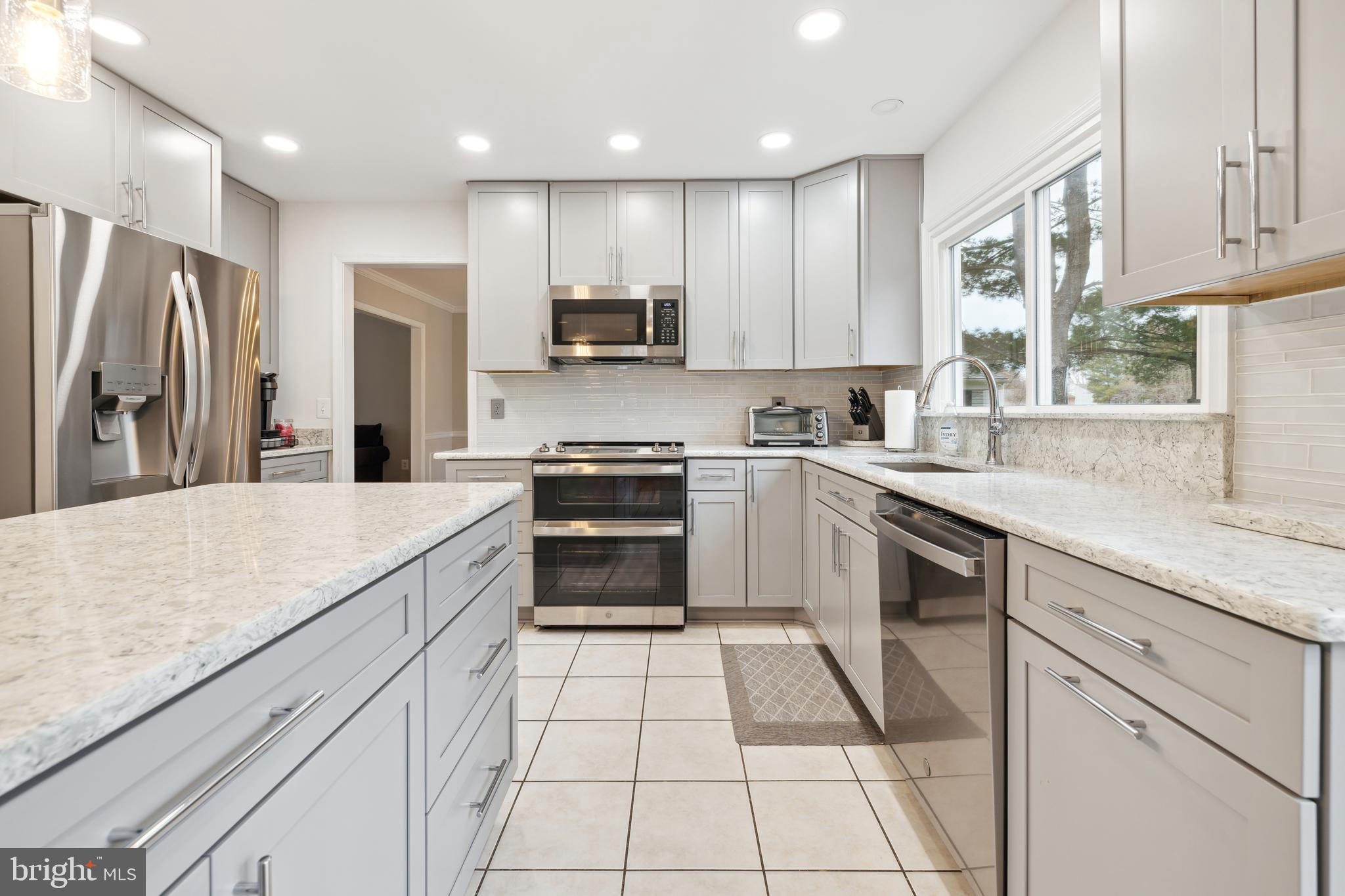 12525 Falconbridge Dr