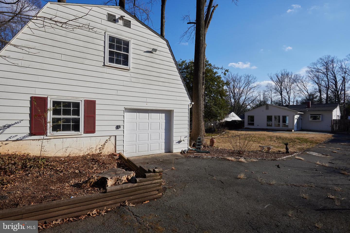 112 Tulip Dr