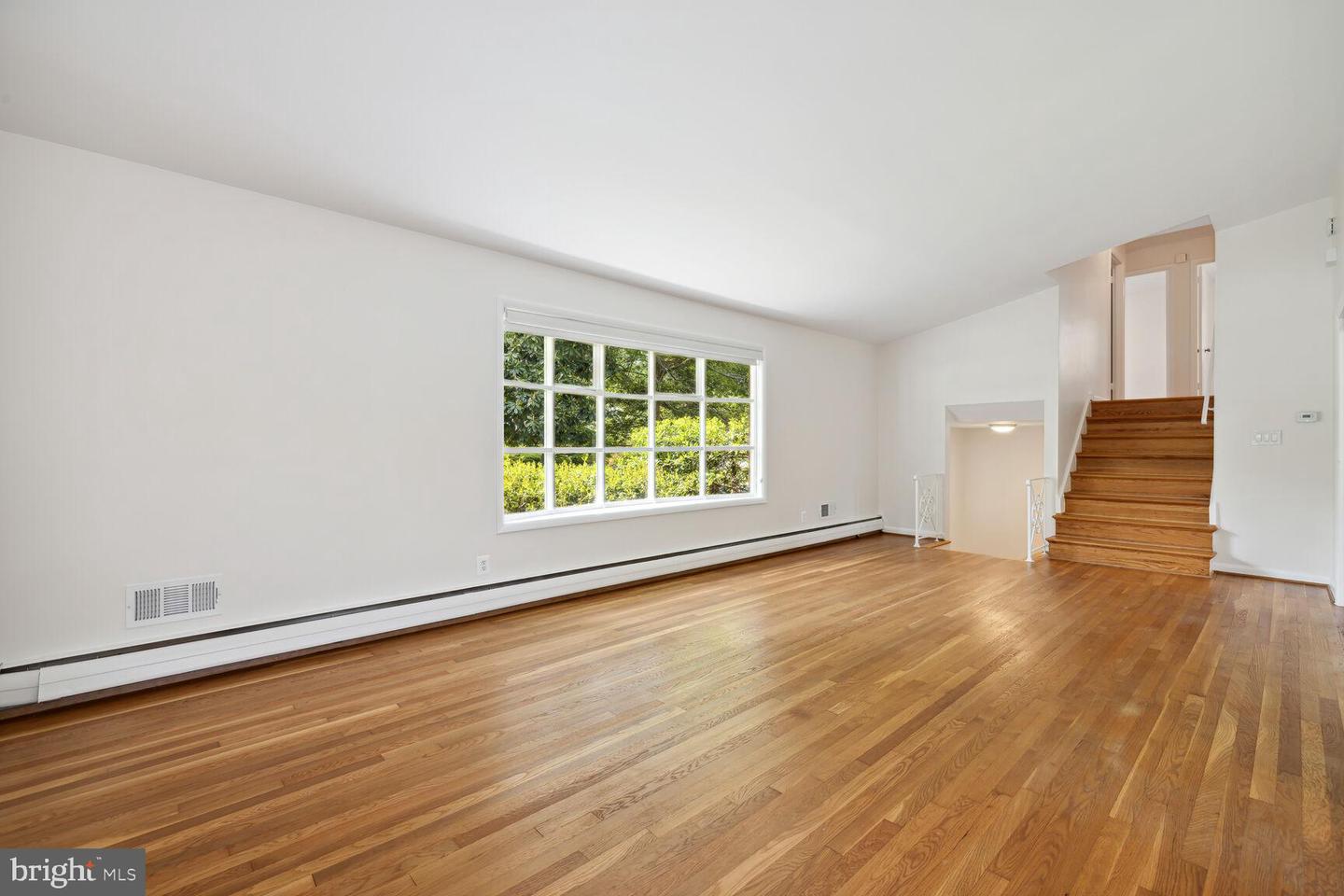 9803 INGLEMERE DR
